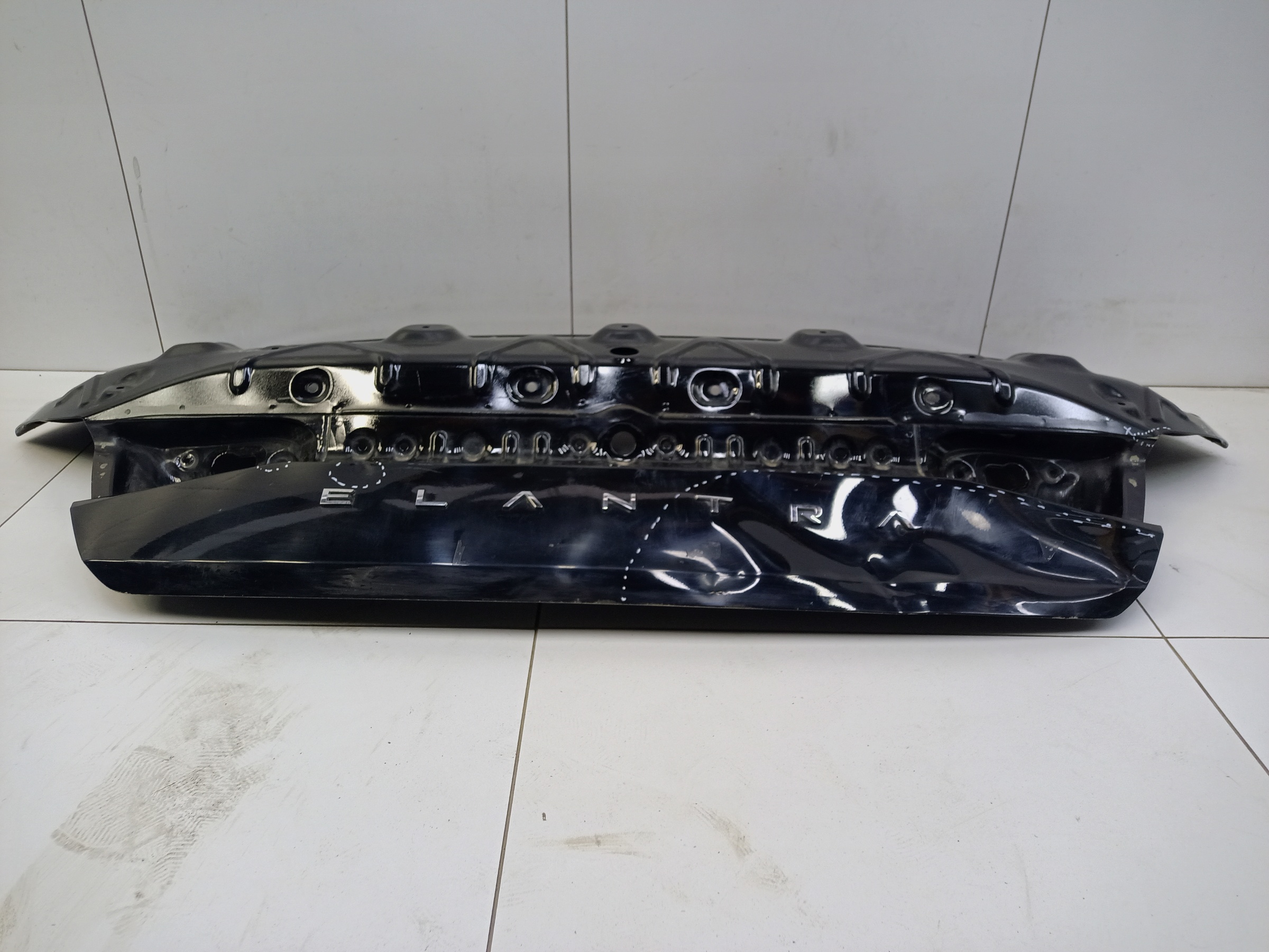 Крышка багажника Hyundai Elantra 7 под камеру