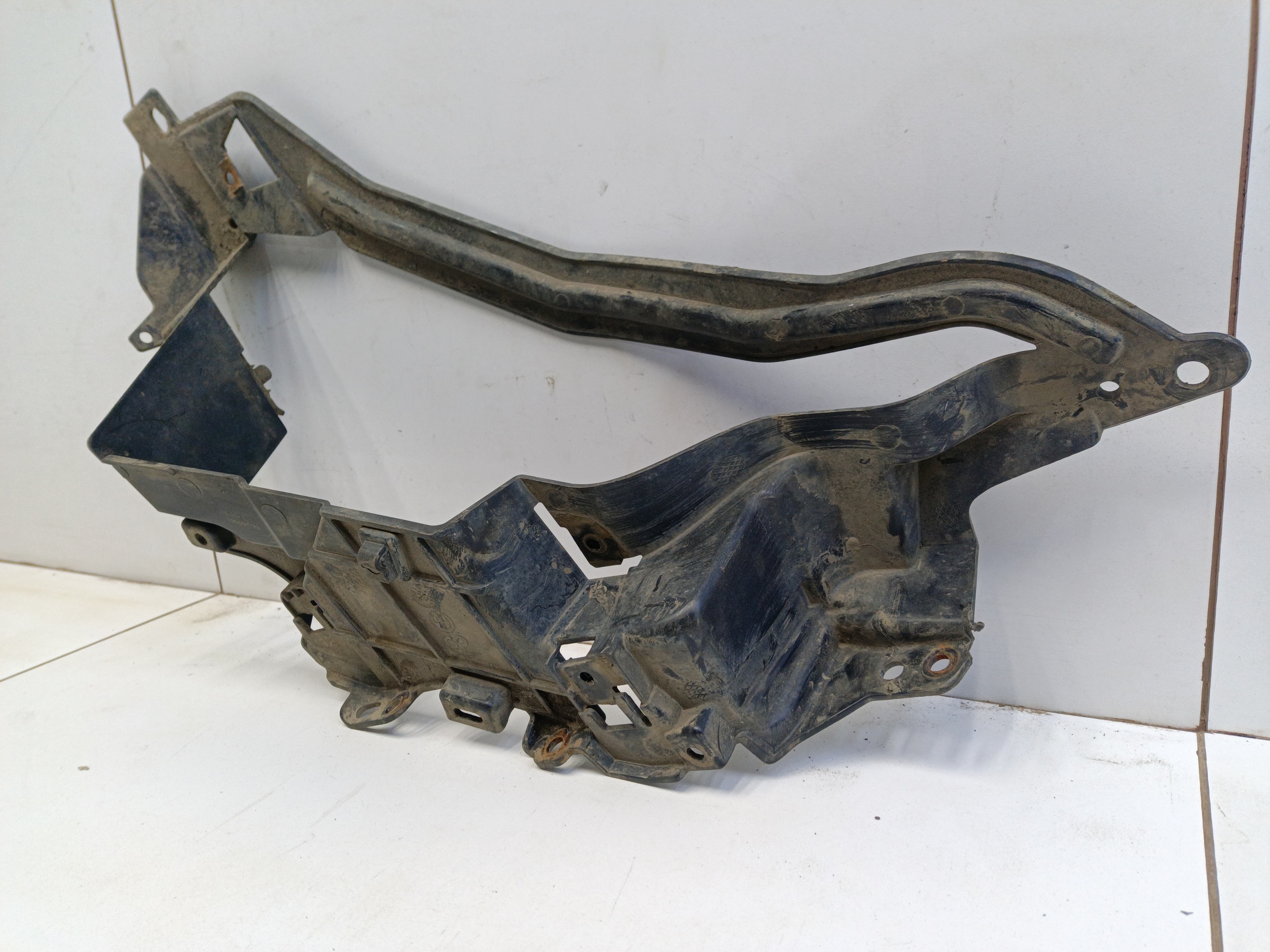 Кронштейн насадки глушителя правой BMW X7 G07