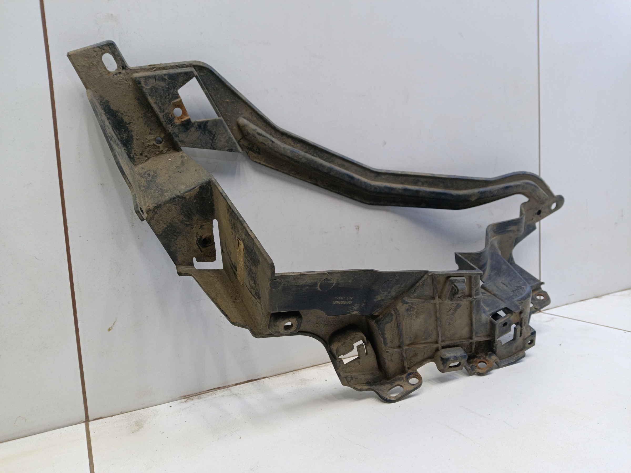 Кронштейн насадки глушителя правой BMW X7 G07