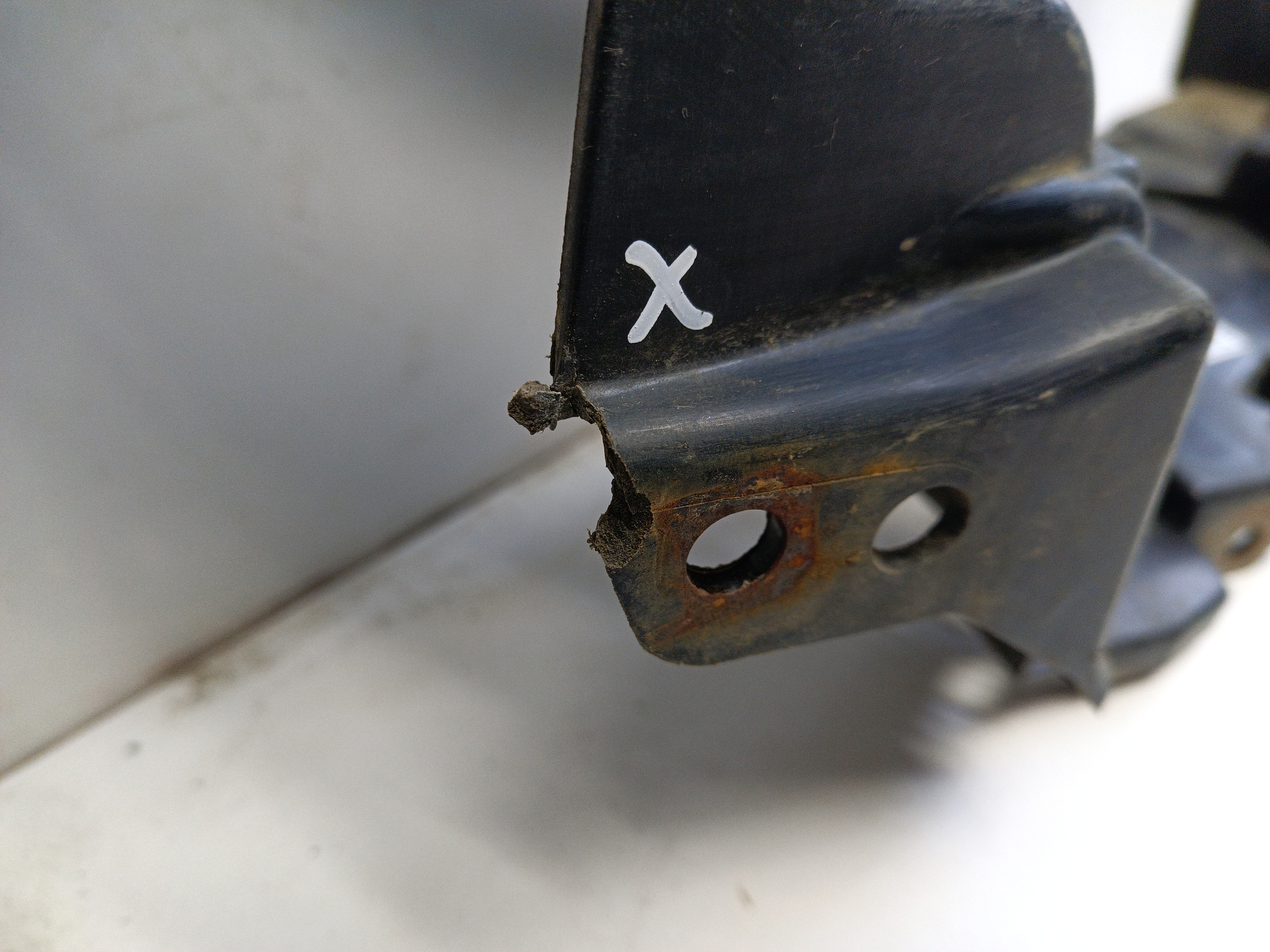 Кронштейн насадки глушителя правой BMW X7 G07