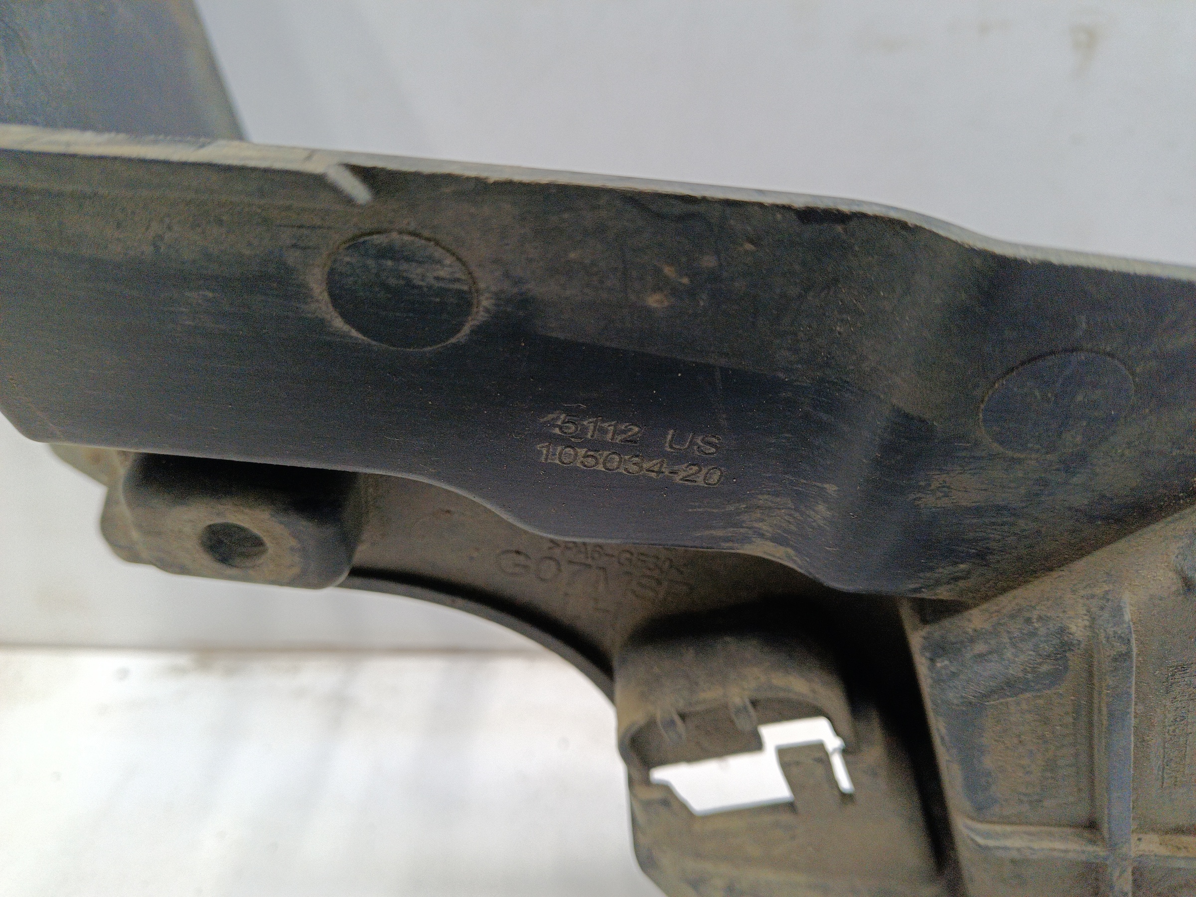 Кронштейн насадки глушителя правой BMW X7 G07