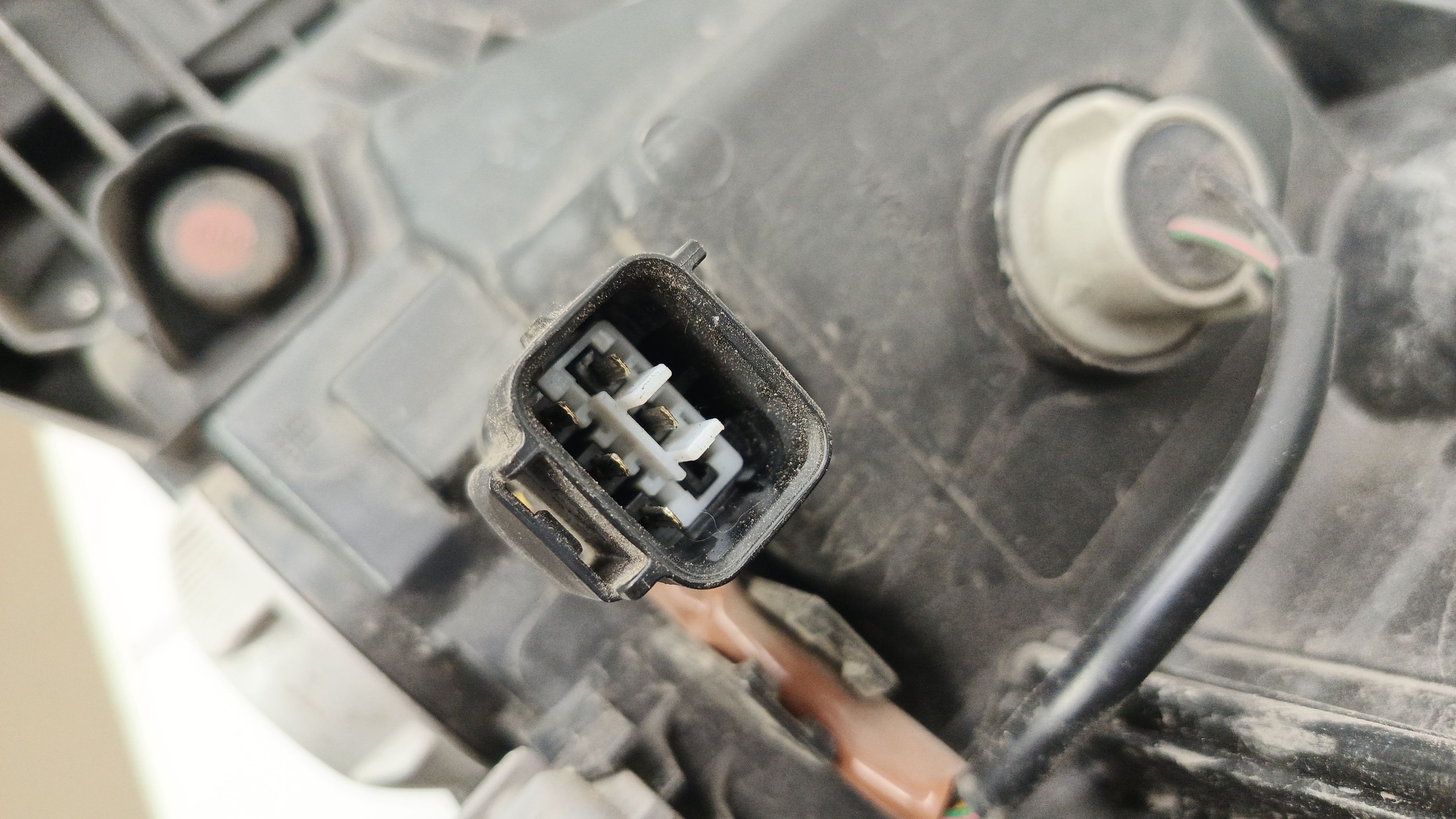 Фара передняя правая Subaru Forester 5 SK LED