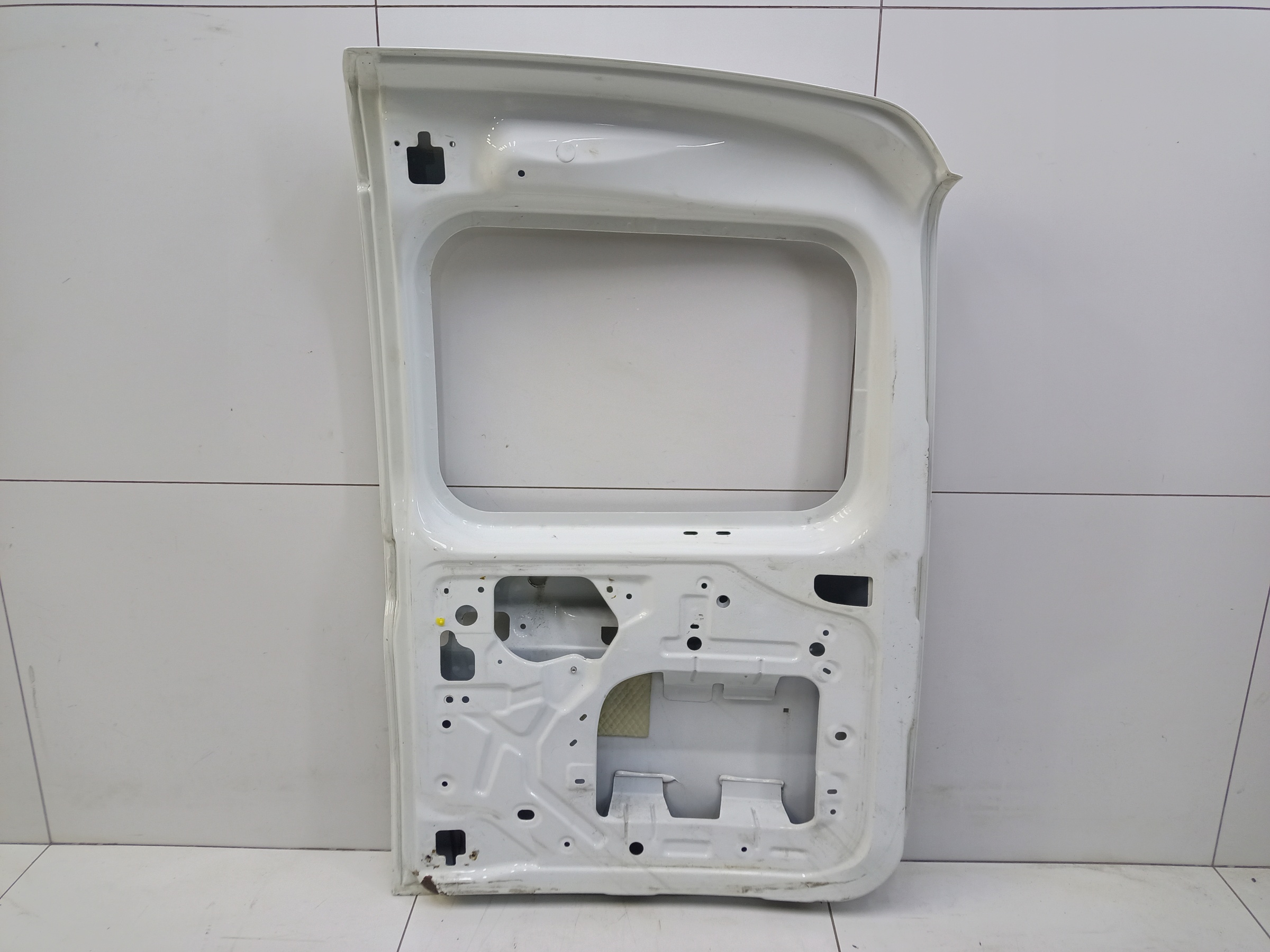 Дверь задняя левая распашная Lada Largus под стекло