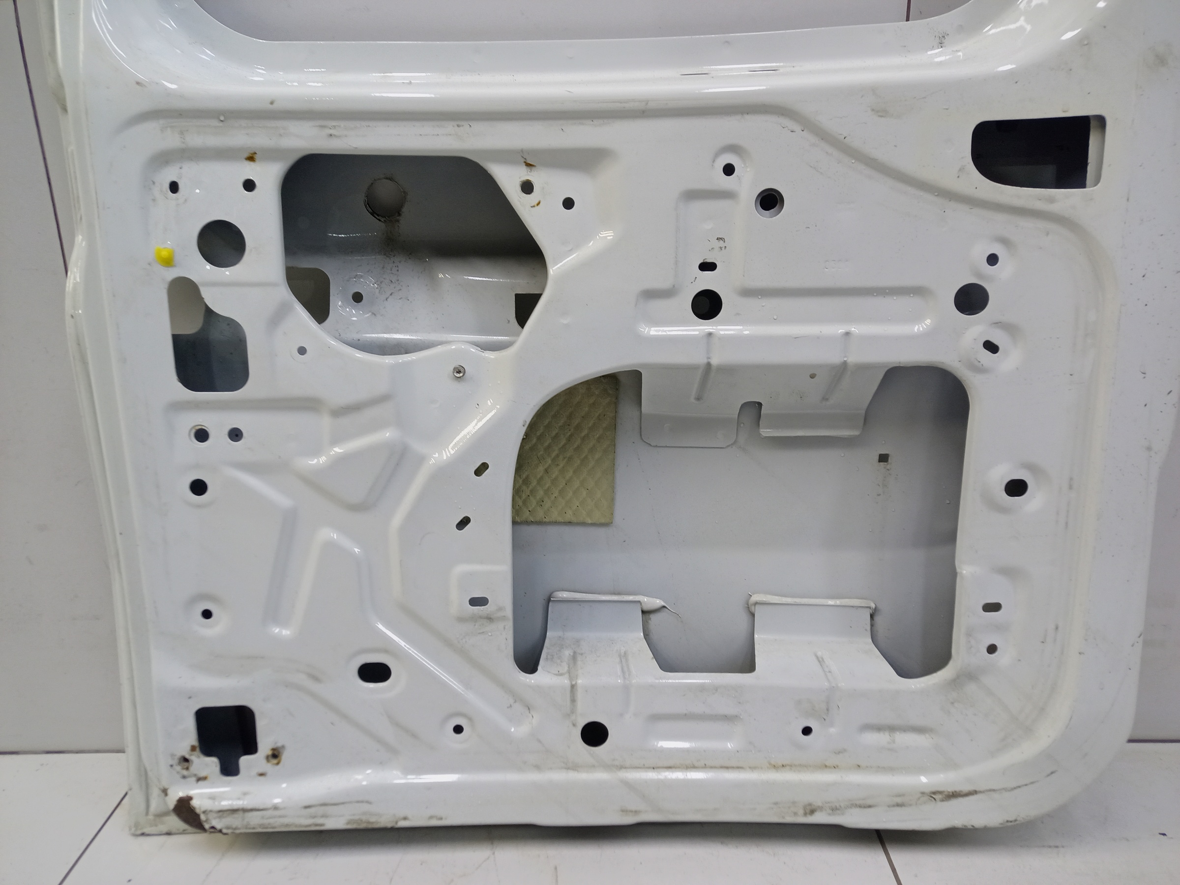 Дверь задняя левая распашная Lada Largus под стекло