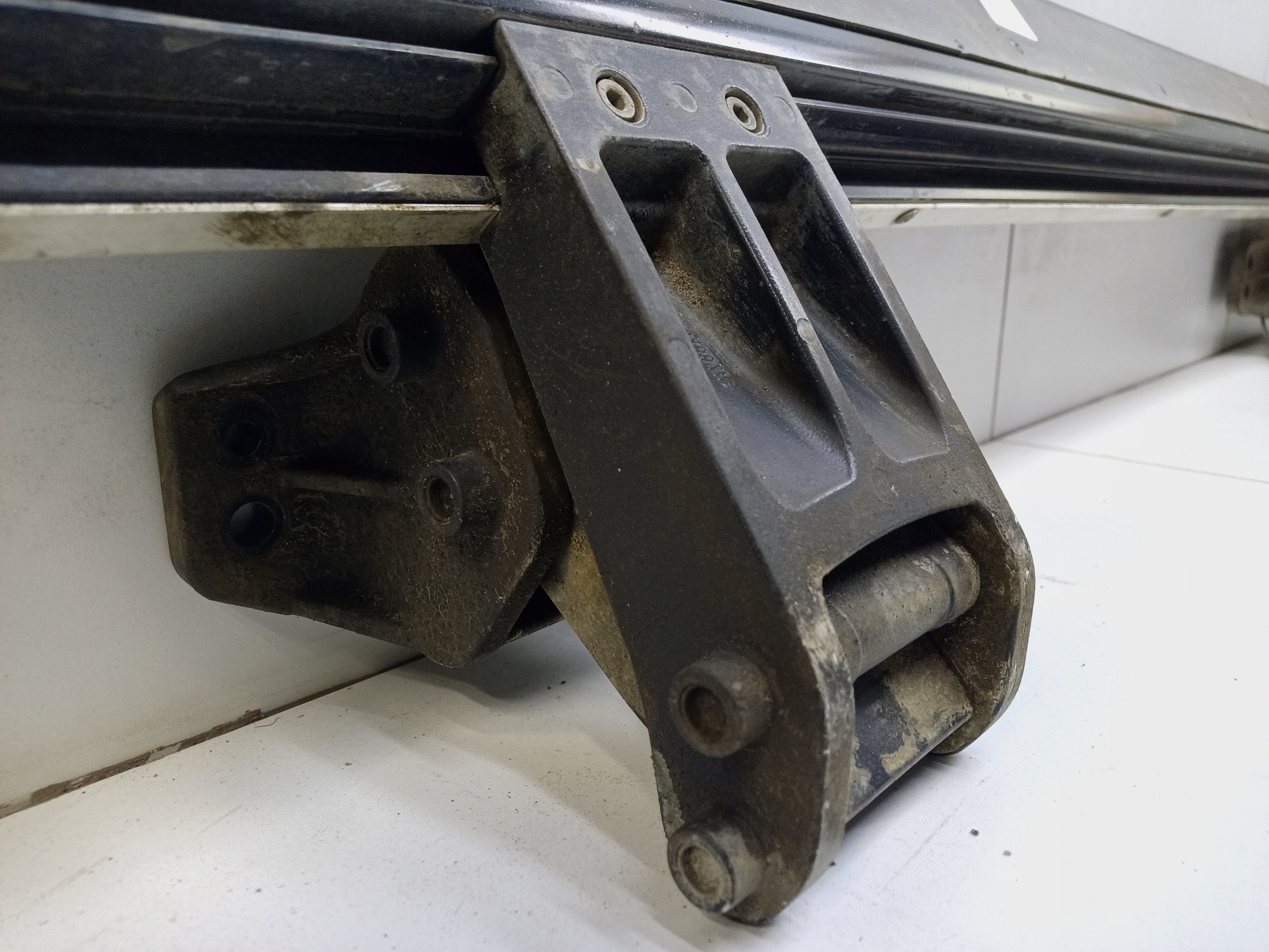 Подножка порога правого Tank 500