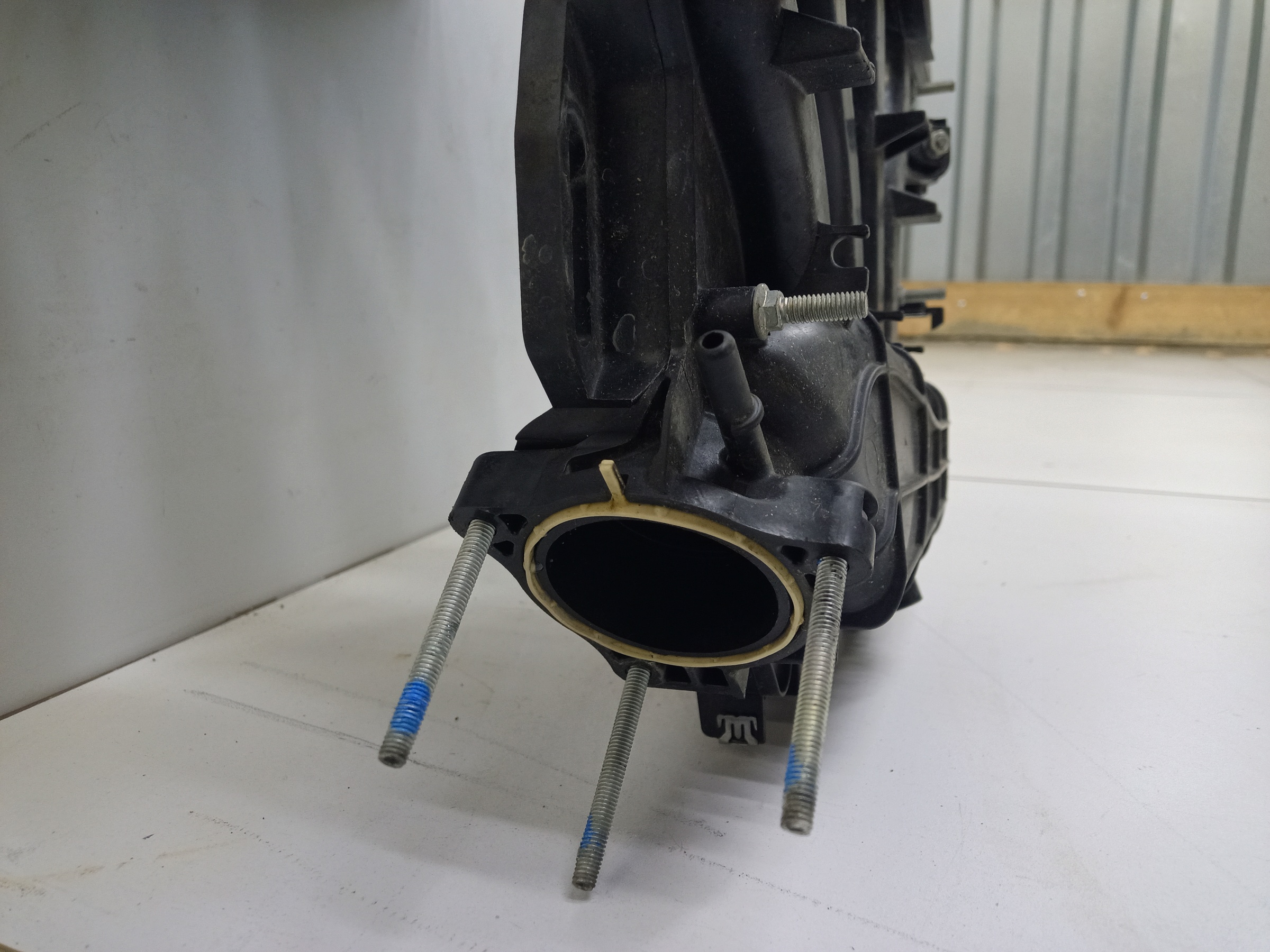 Коллектор впускной Lada Largus 1.6 16кл