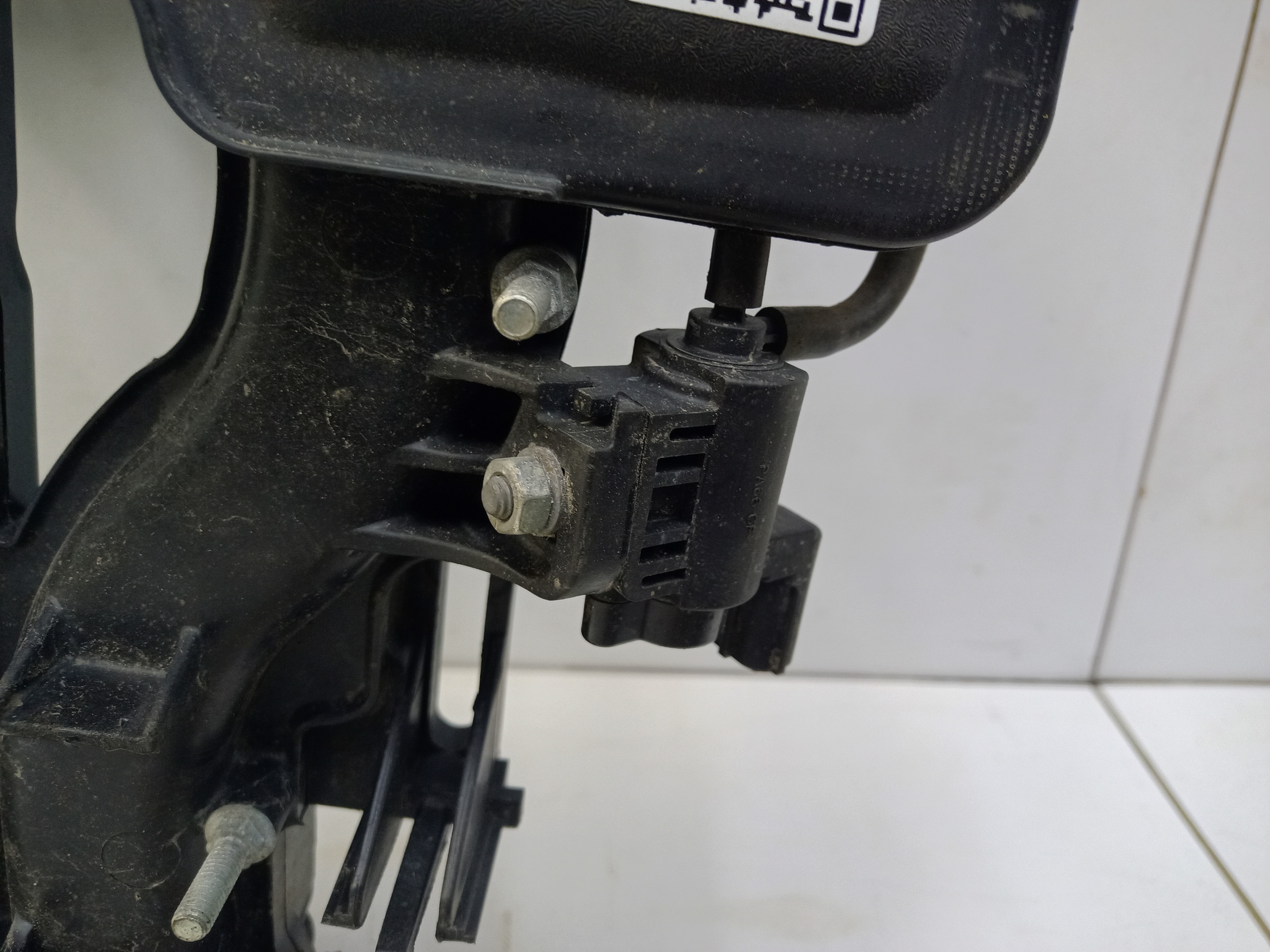 Коллектор впускной Lada Largus 1.6 16кл