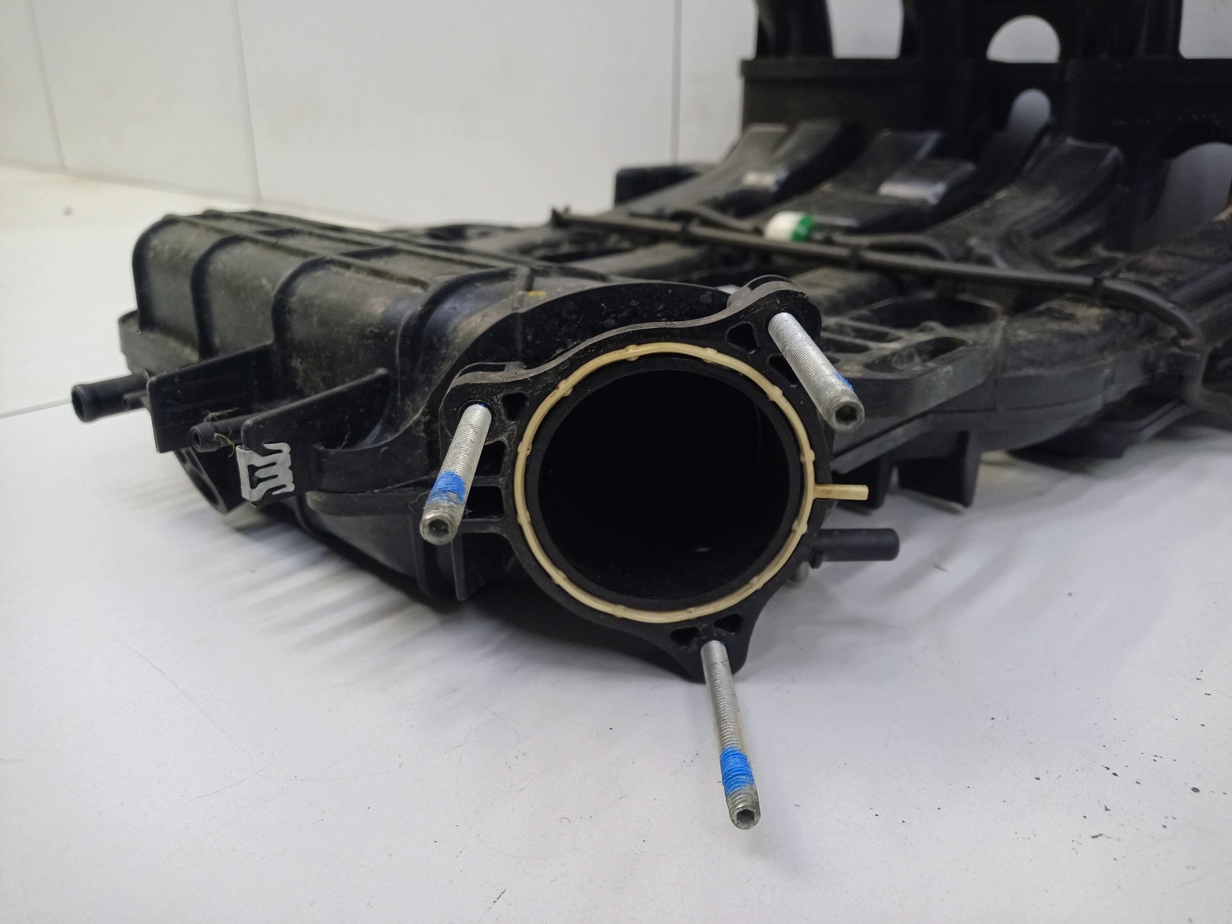 Коллектор впускной Lada Largus 1.6 16кл