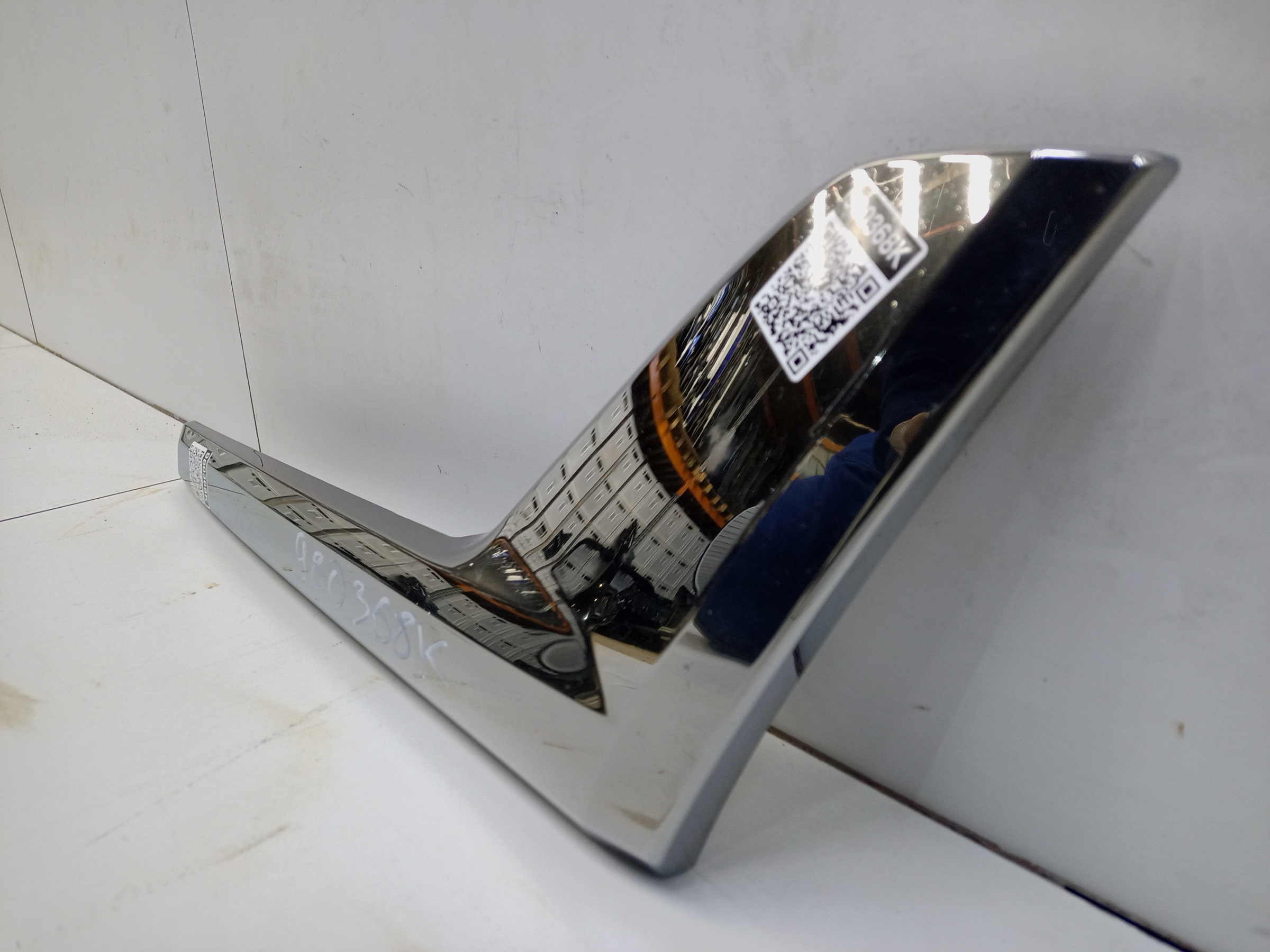 Накладка хром фары левой Toyota Land Cruiser 200 Restail 2