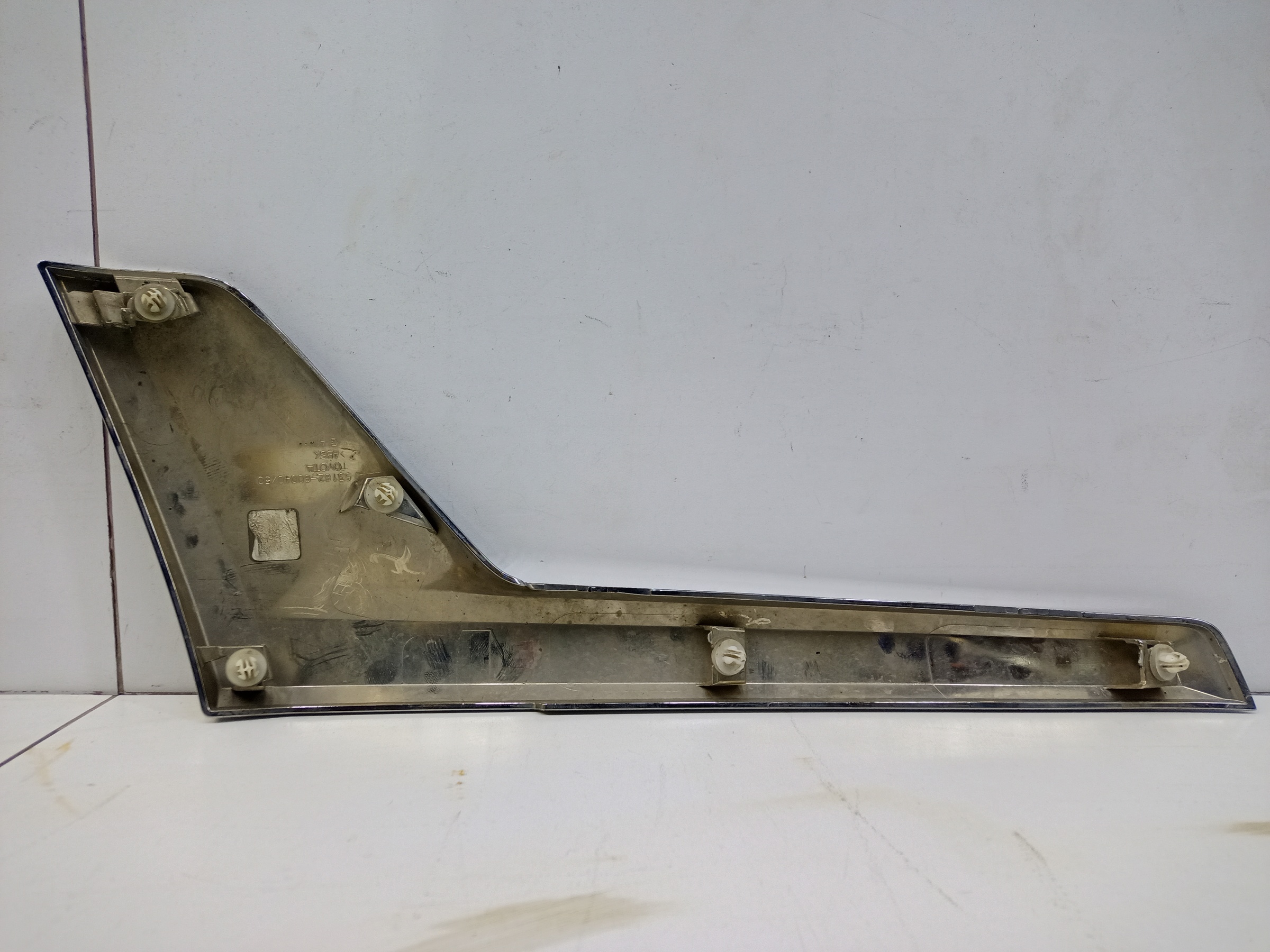 Накладка хром фары левой Toyota Land Cruiser 200 Restail 2