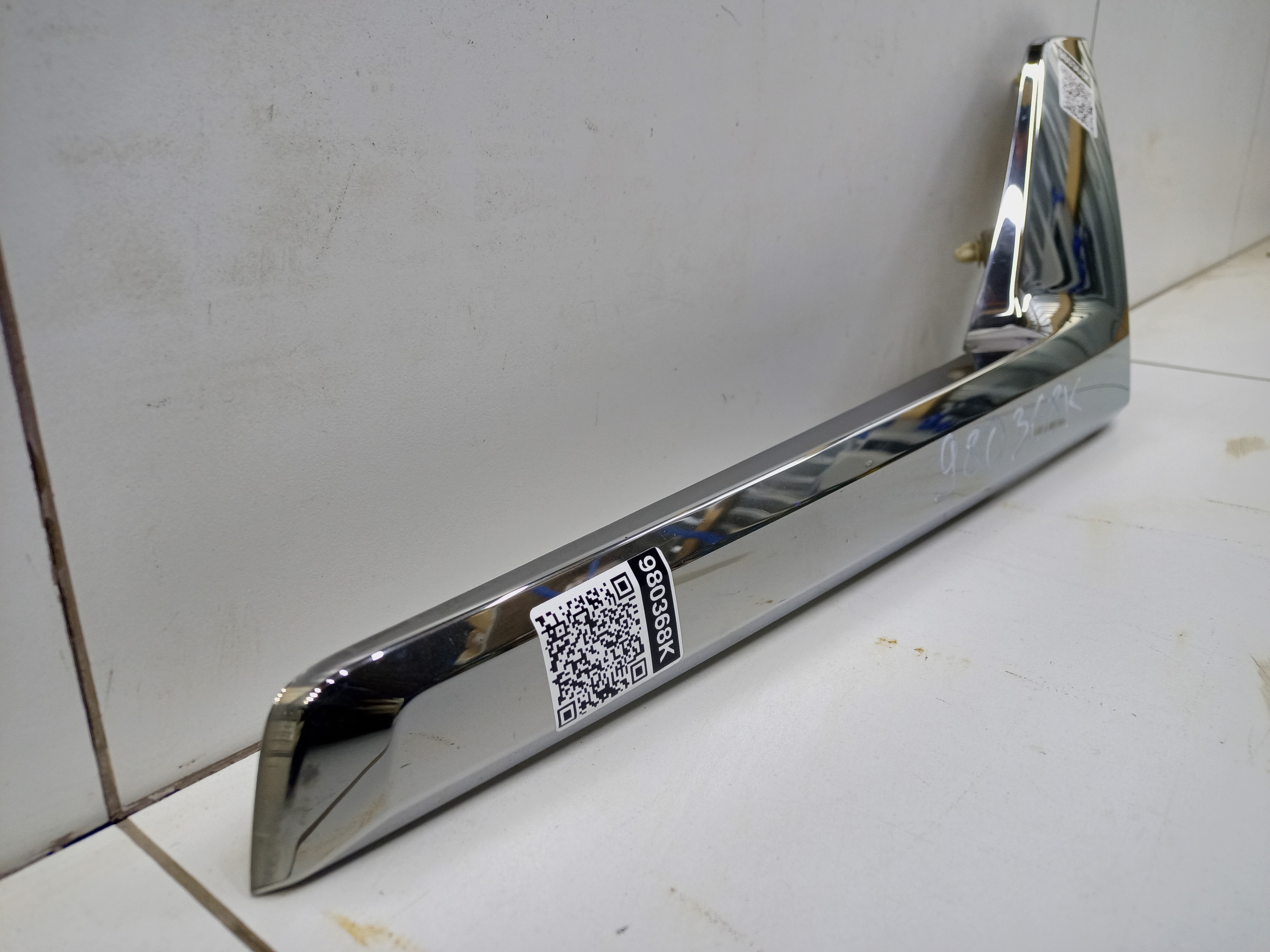 Накладка хром фары левой Toyota Land Cruiser 200 Restail 2