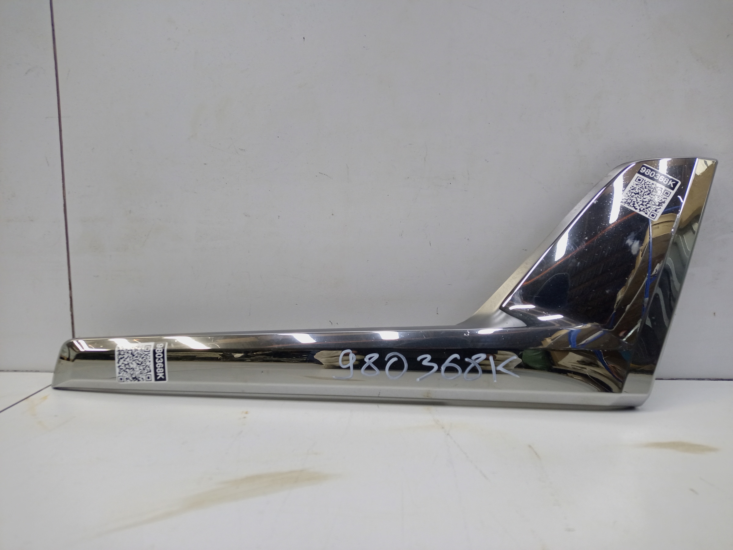 Накладка хром фары левой Toyota Land Cruiser 200 Restail 2