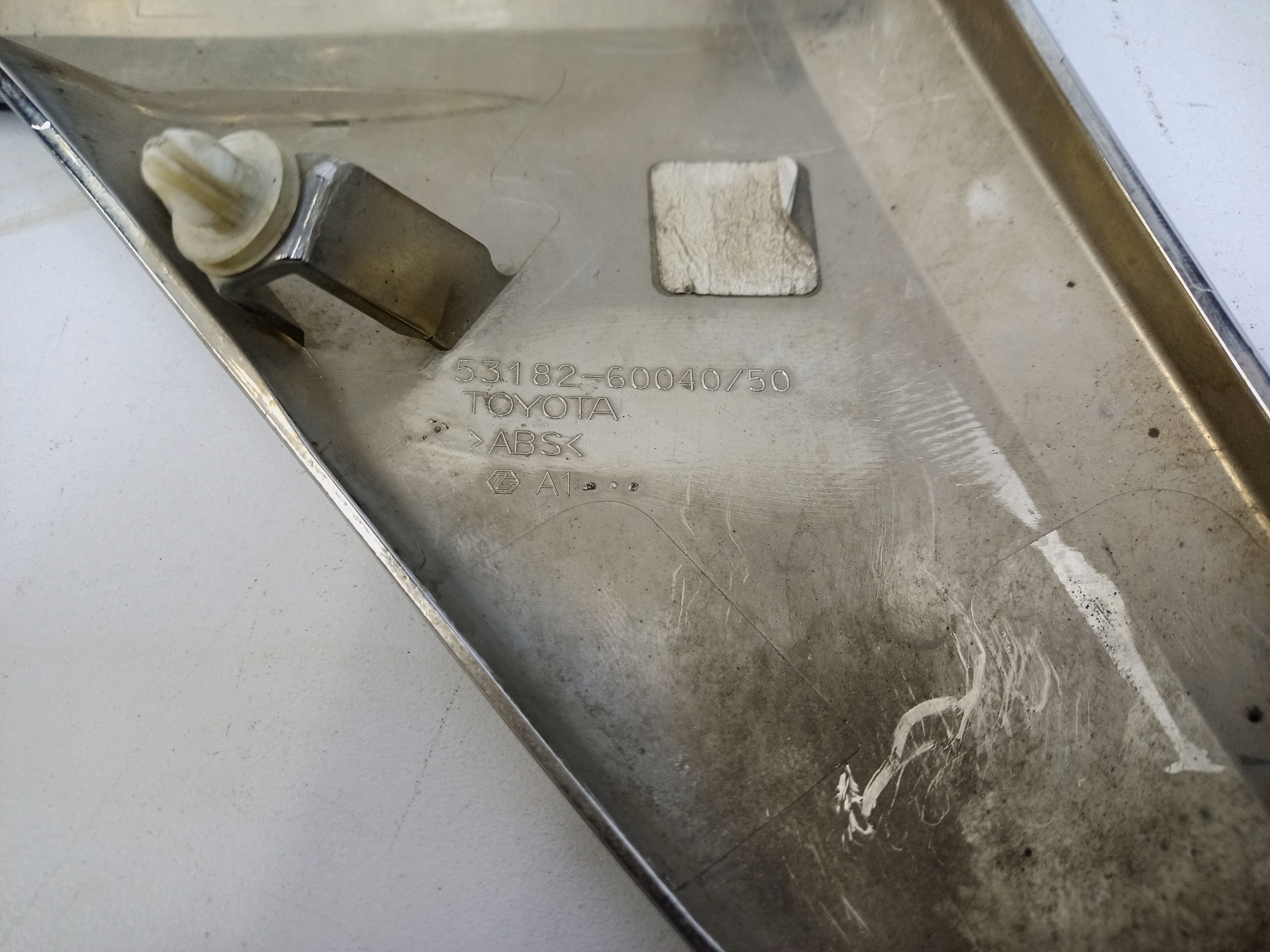 Накладка хром фары левой Toyota Land Cruiser 200 Restail 2