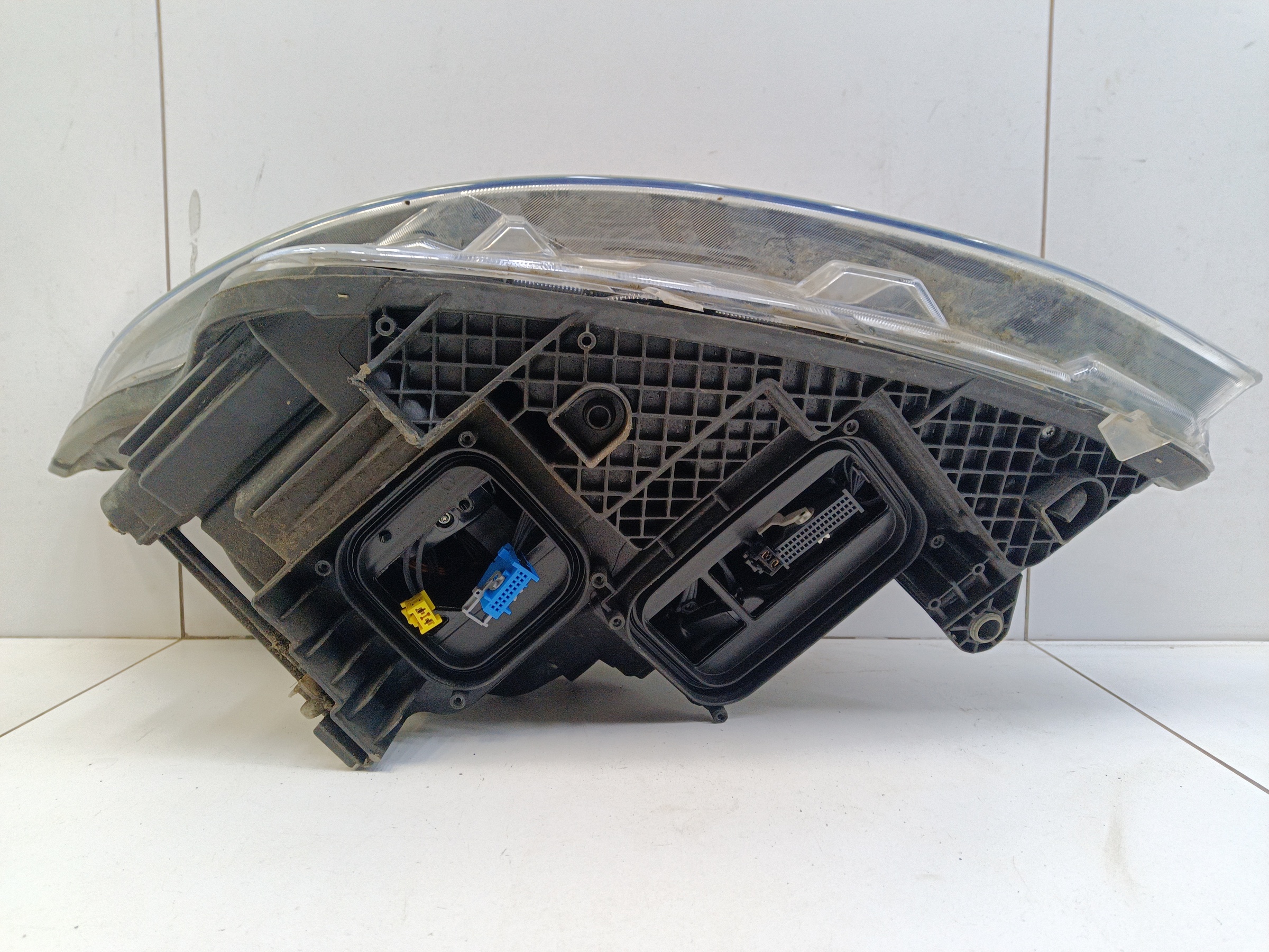 Фара передняя правая Mercedes-Benz V-Klasse W447  LED