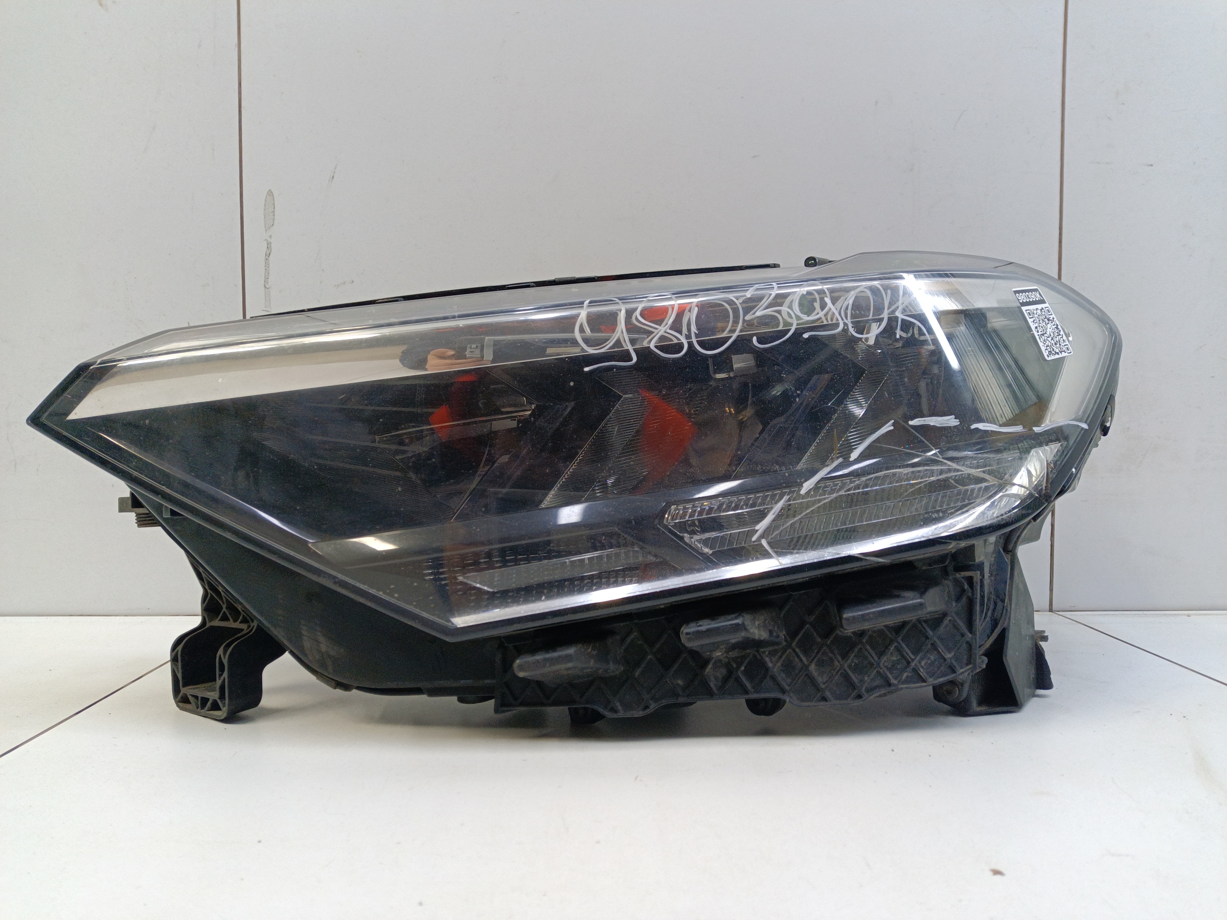 Фара передняя левая Volkswagen Polo 6 Liftback LED