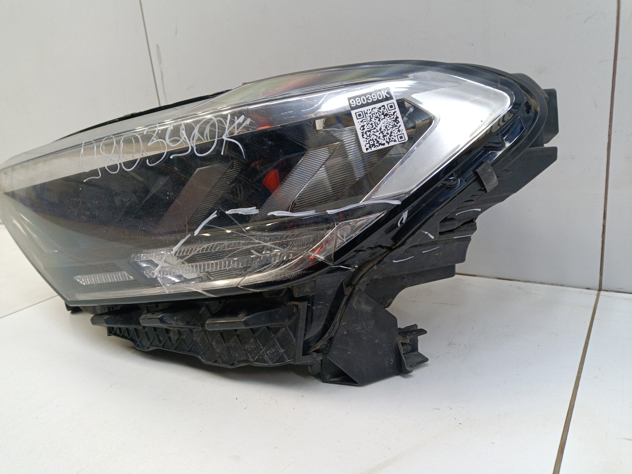 Фара передняя левая Volkswagen Polo 6 Liftback LED