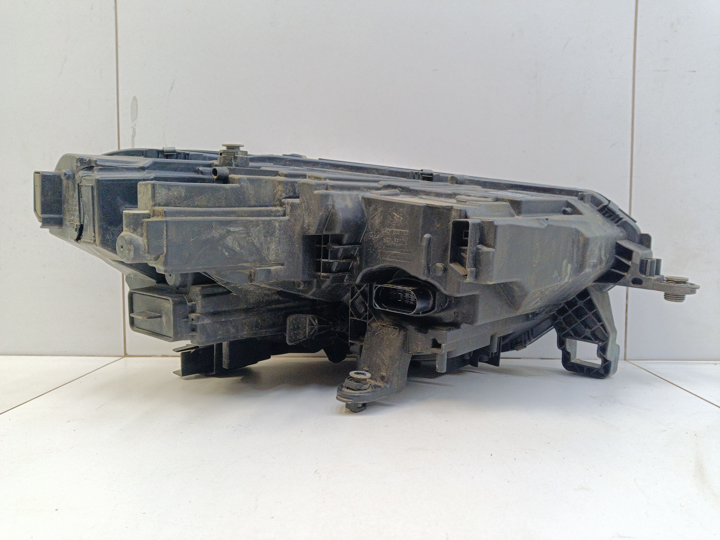 Фара передняя левая Volkswagen Polo 6 Liftback LED