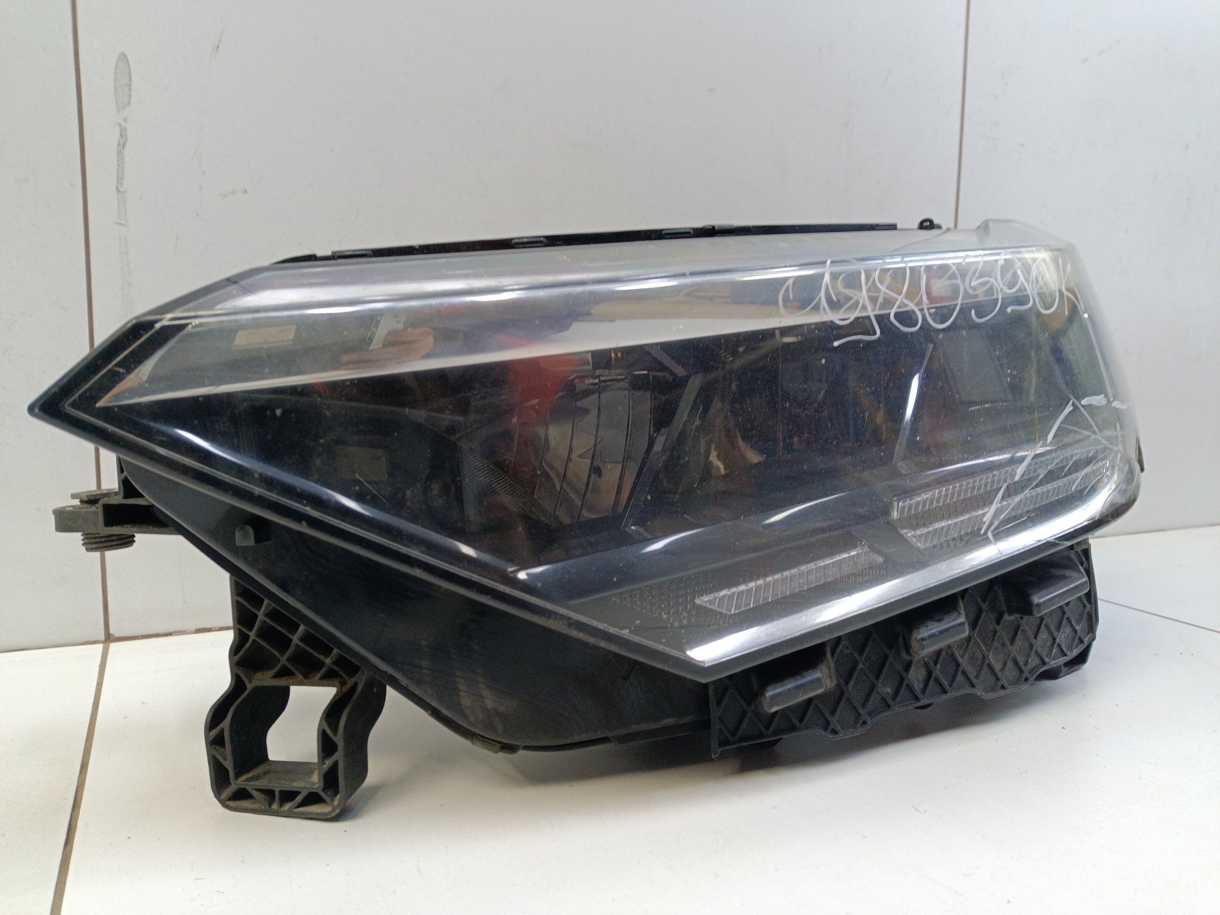 Фара передняя левая Volkswagen Polo 6 Liftback LED