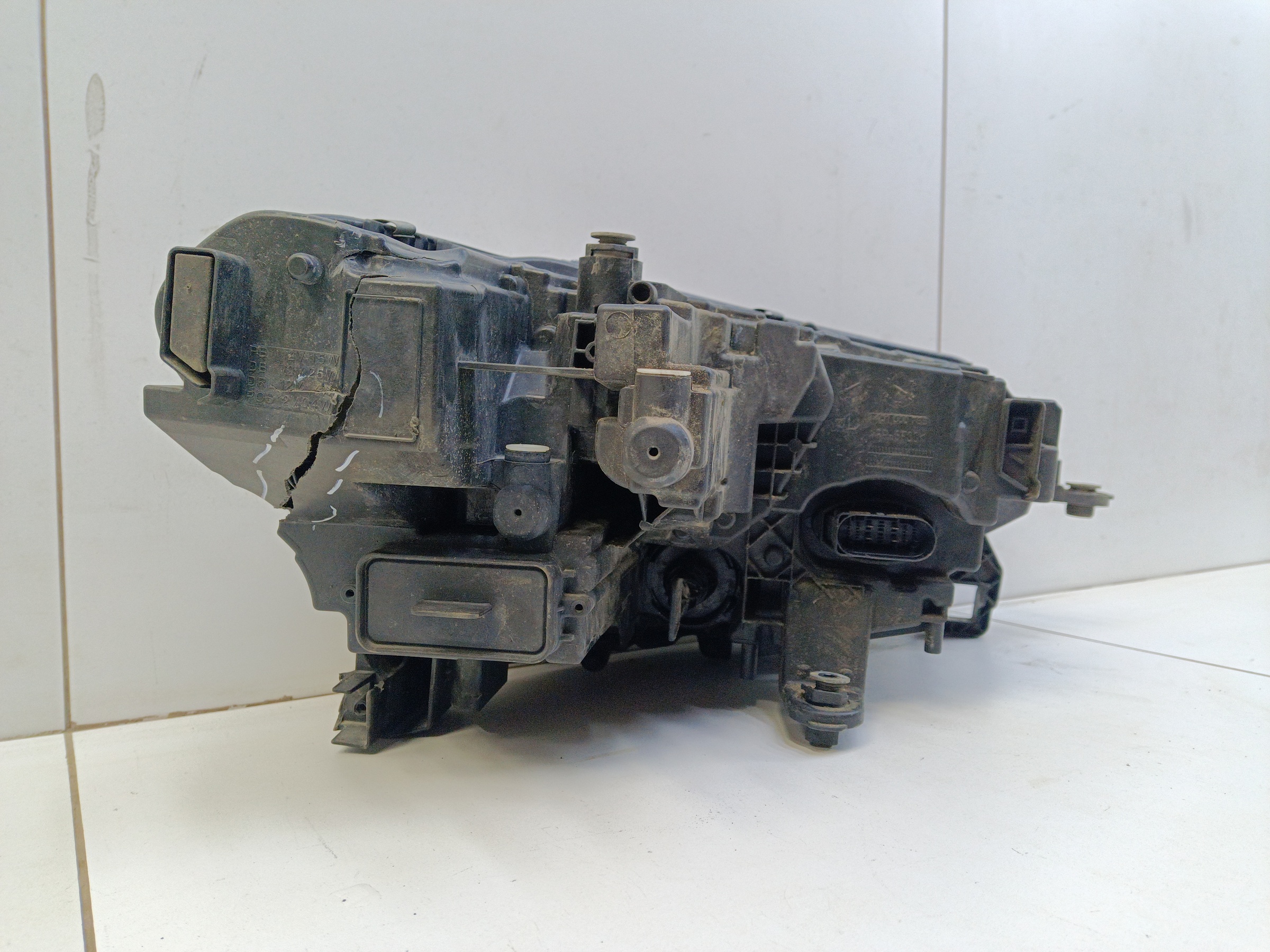 Фара передняя левая Volkswagen Polo 6 Liftback LED