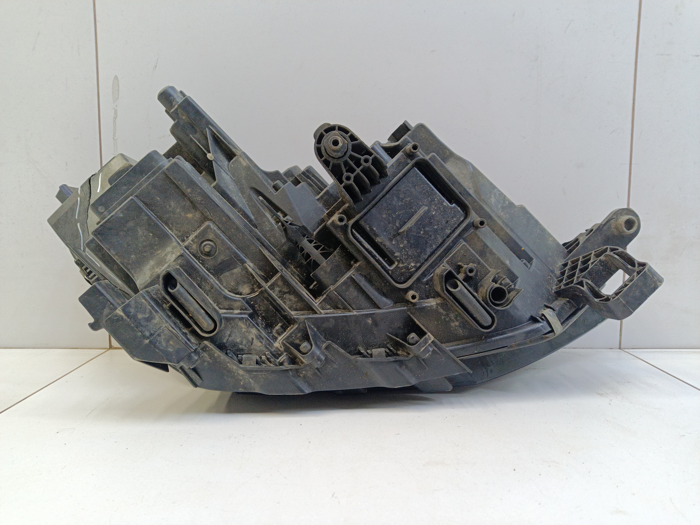 Фара передняя левая Volkswagen Polo 6 Liftback LED