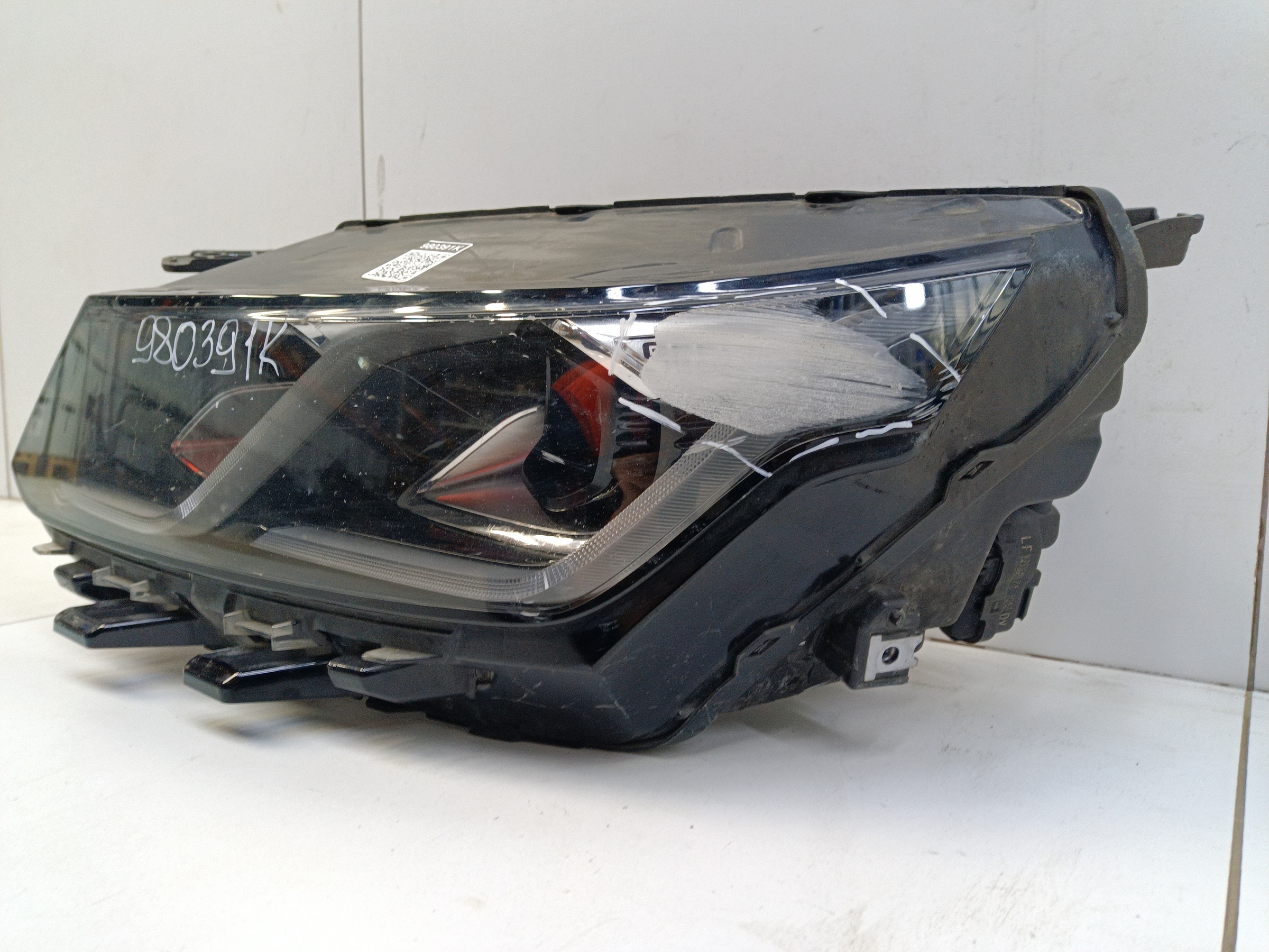 Фара передняя левая Geely Coolray LED