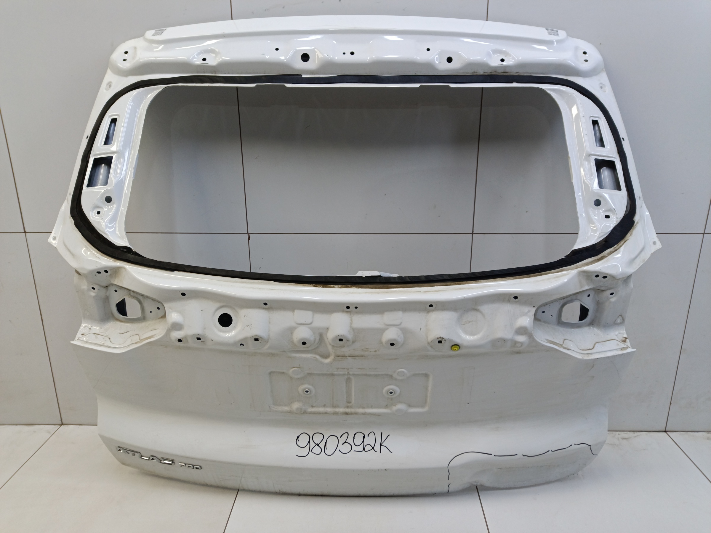 Крышка багажника Geely Atlas Pro