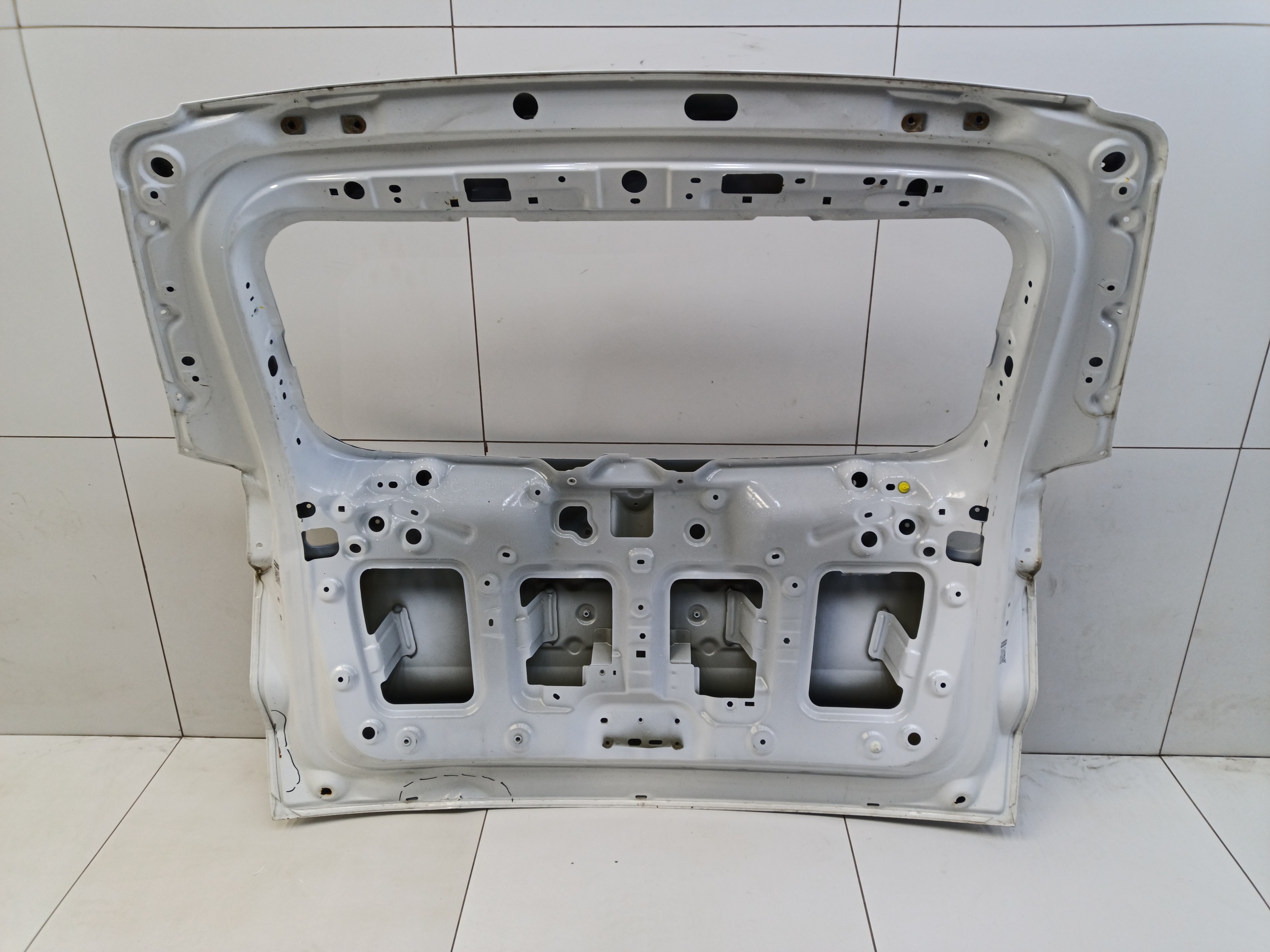 Крышка багажника Geely Atlas Pro