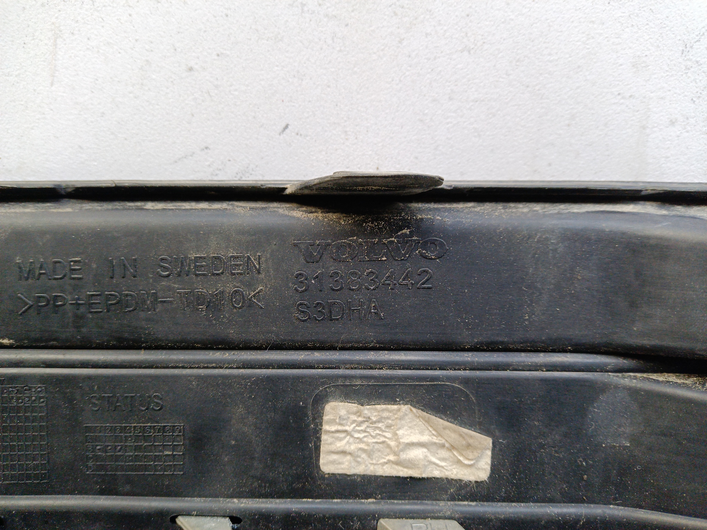 Заглушка ПТФ передней правой Volvo XC90 2