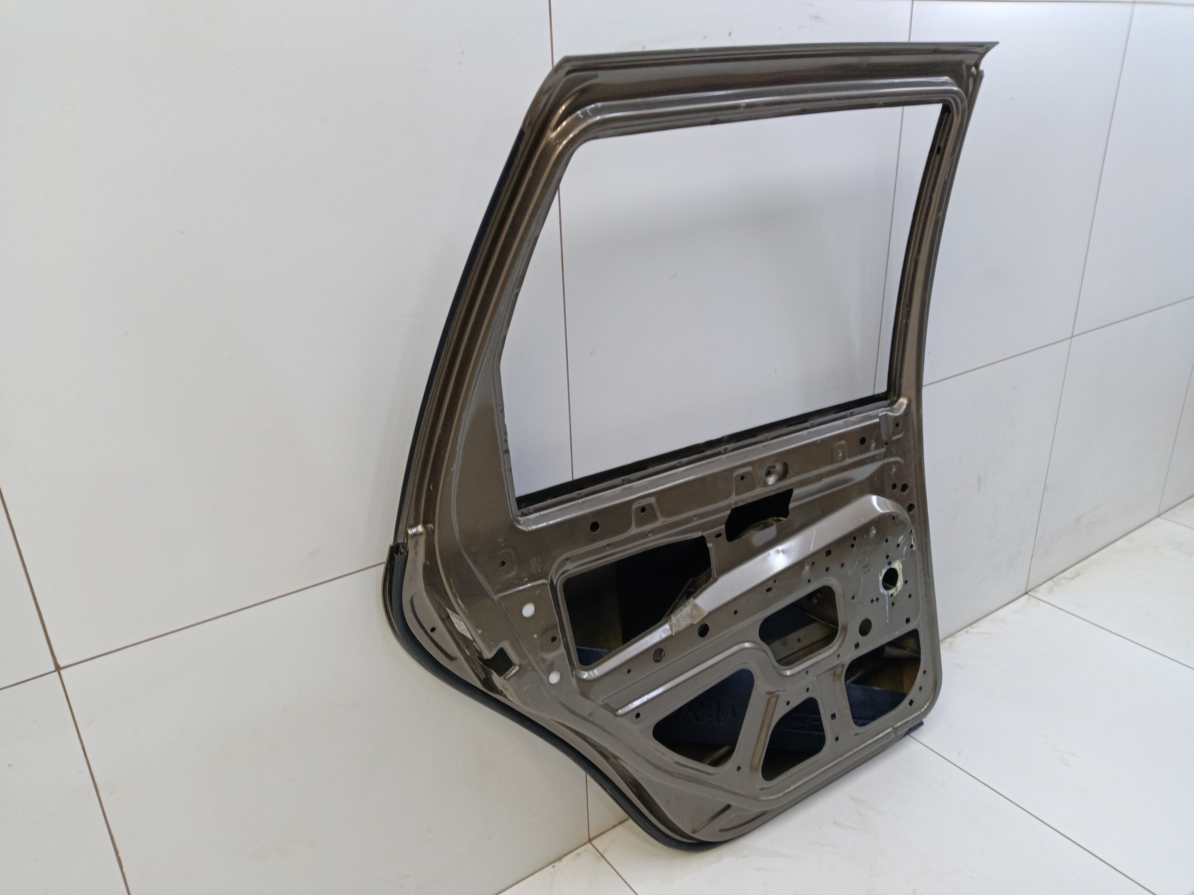 Дверь задняя левая Lada Granta Wagon Cross Restail