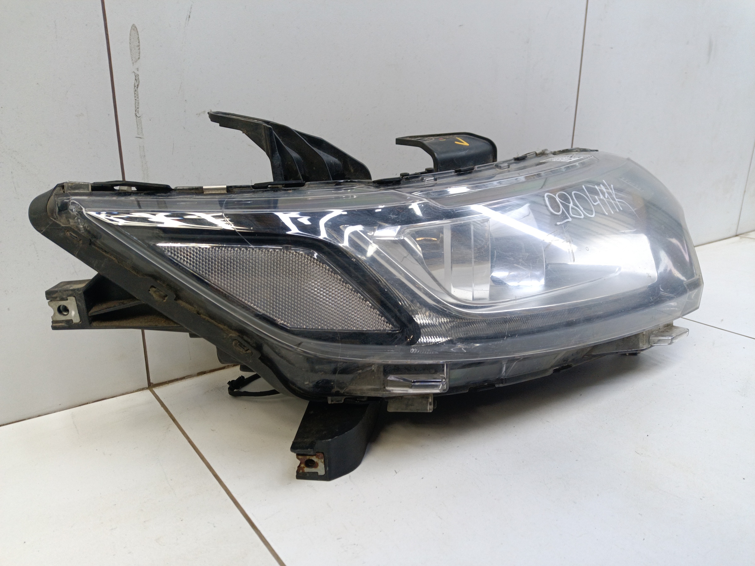 Фара передняя правая Mitsubishi Outlander 3 Restail 2 галоген