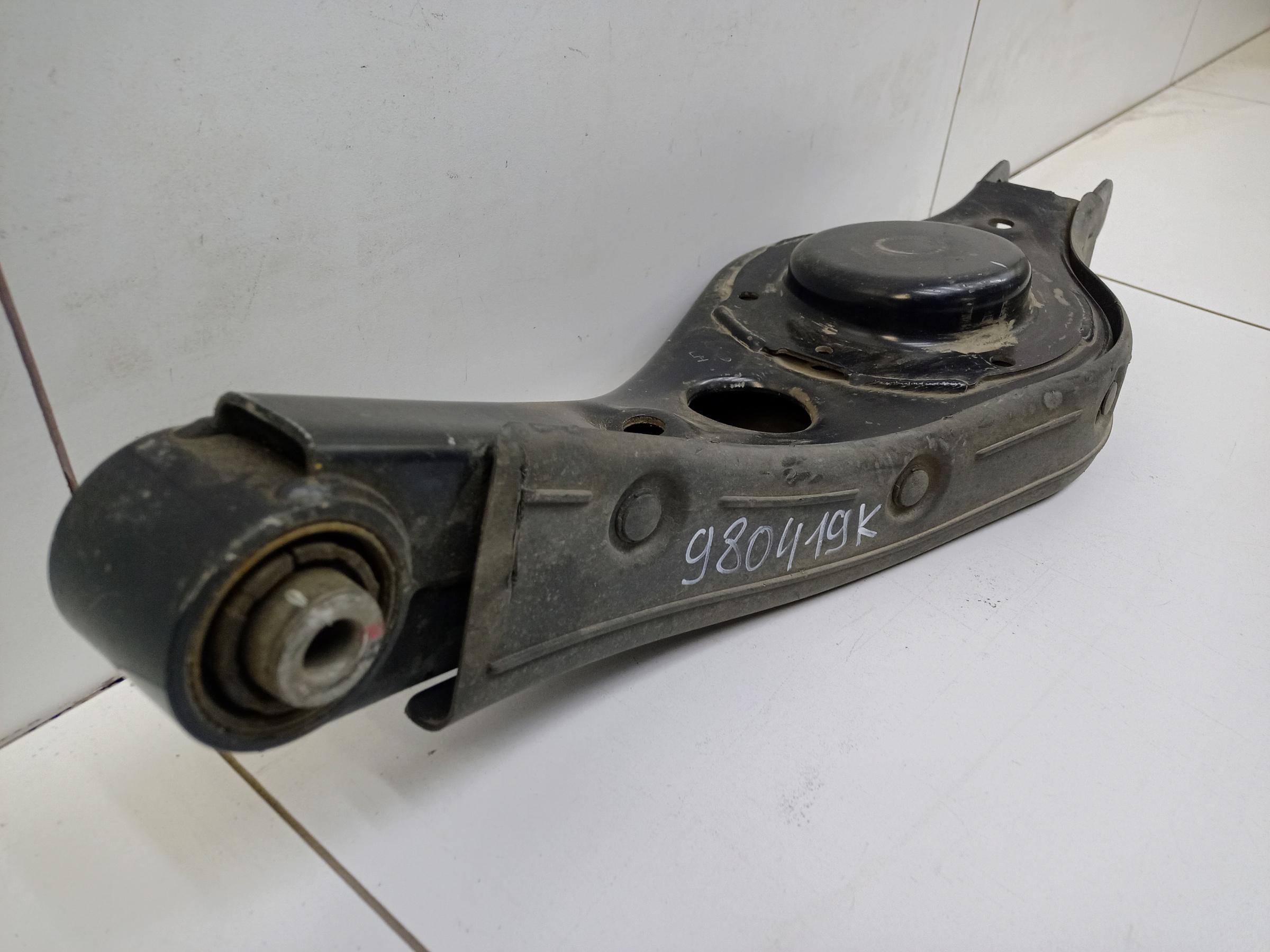 Рычаг задней подвески нижний левый Hyundai Staria