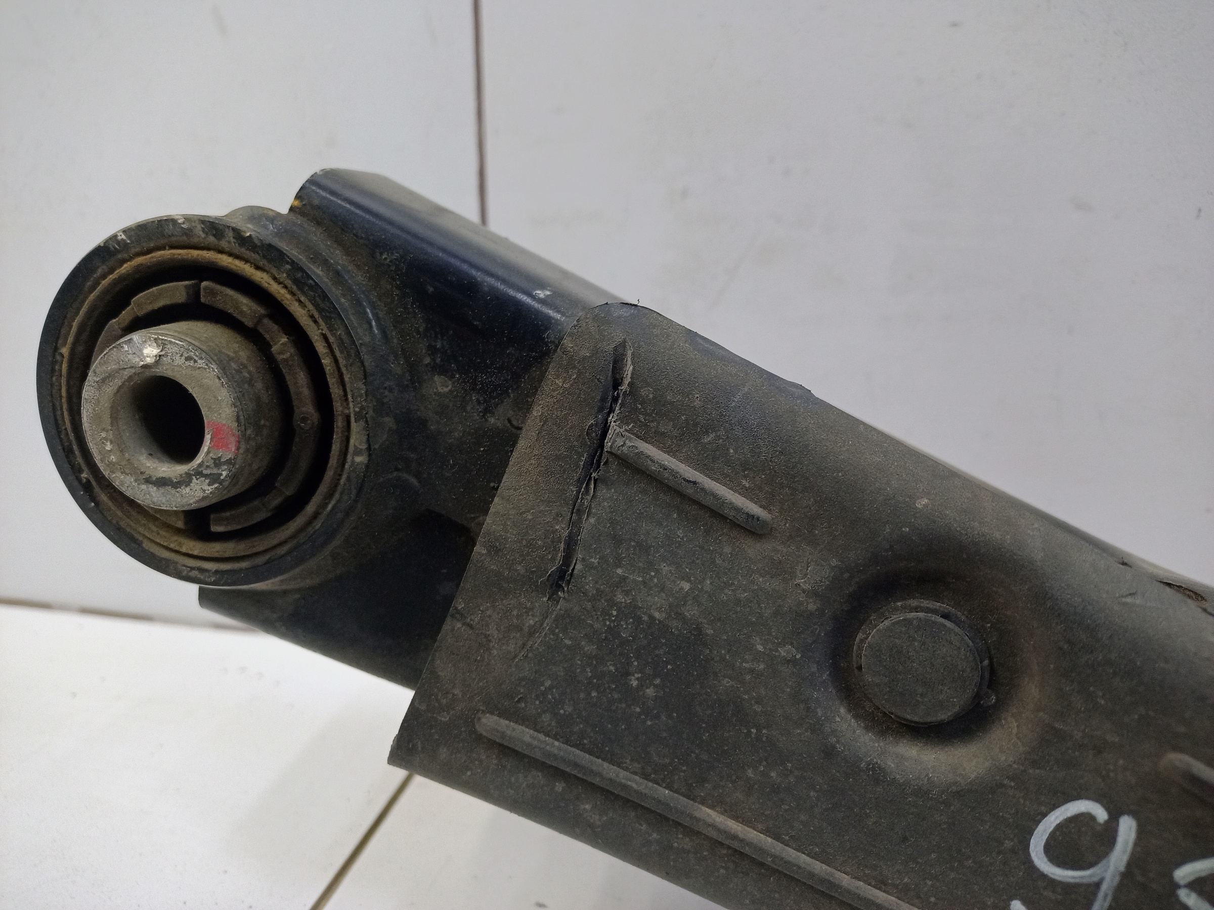 Рычаг задней подвески нижний левый Hyundai Staria