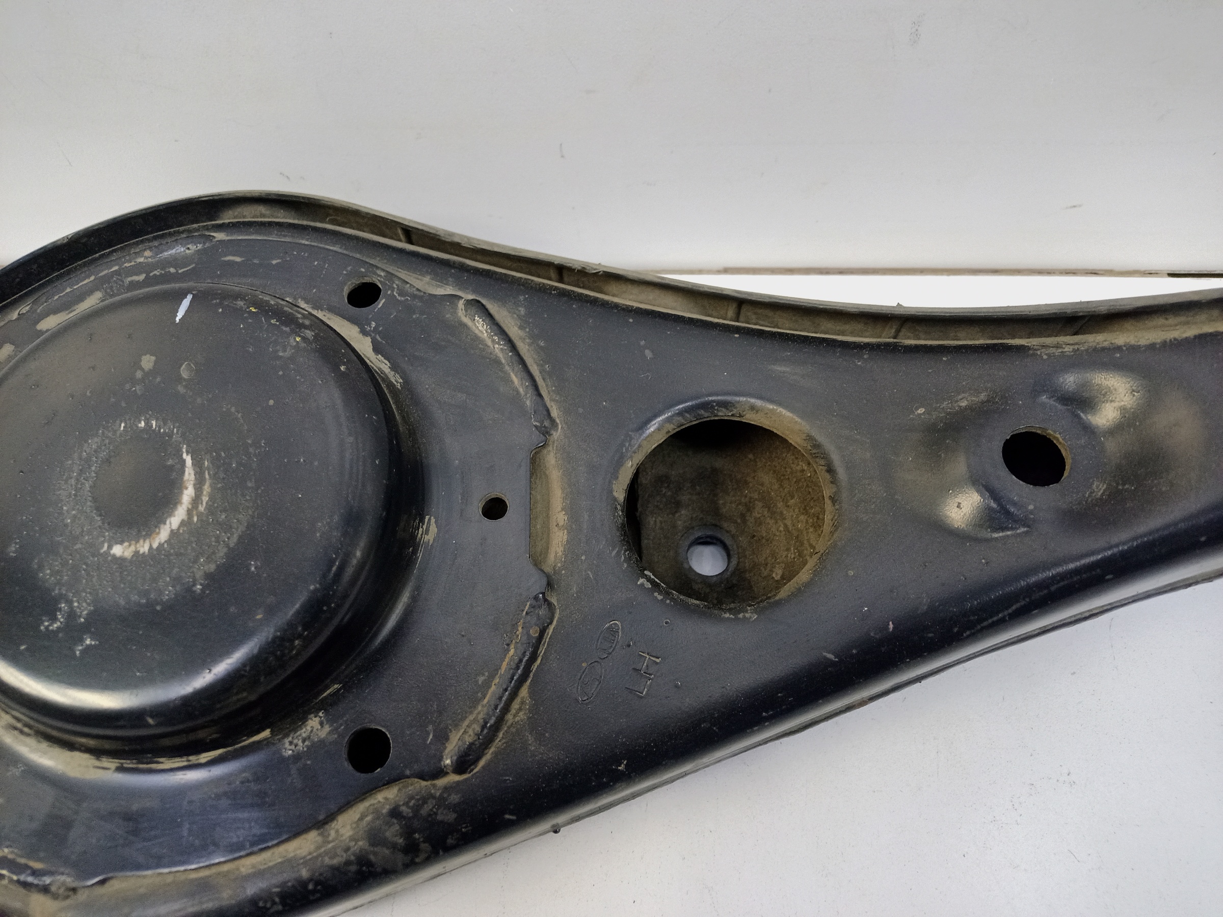 Рычаг задней подвески нижний левый Hyundai Staria