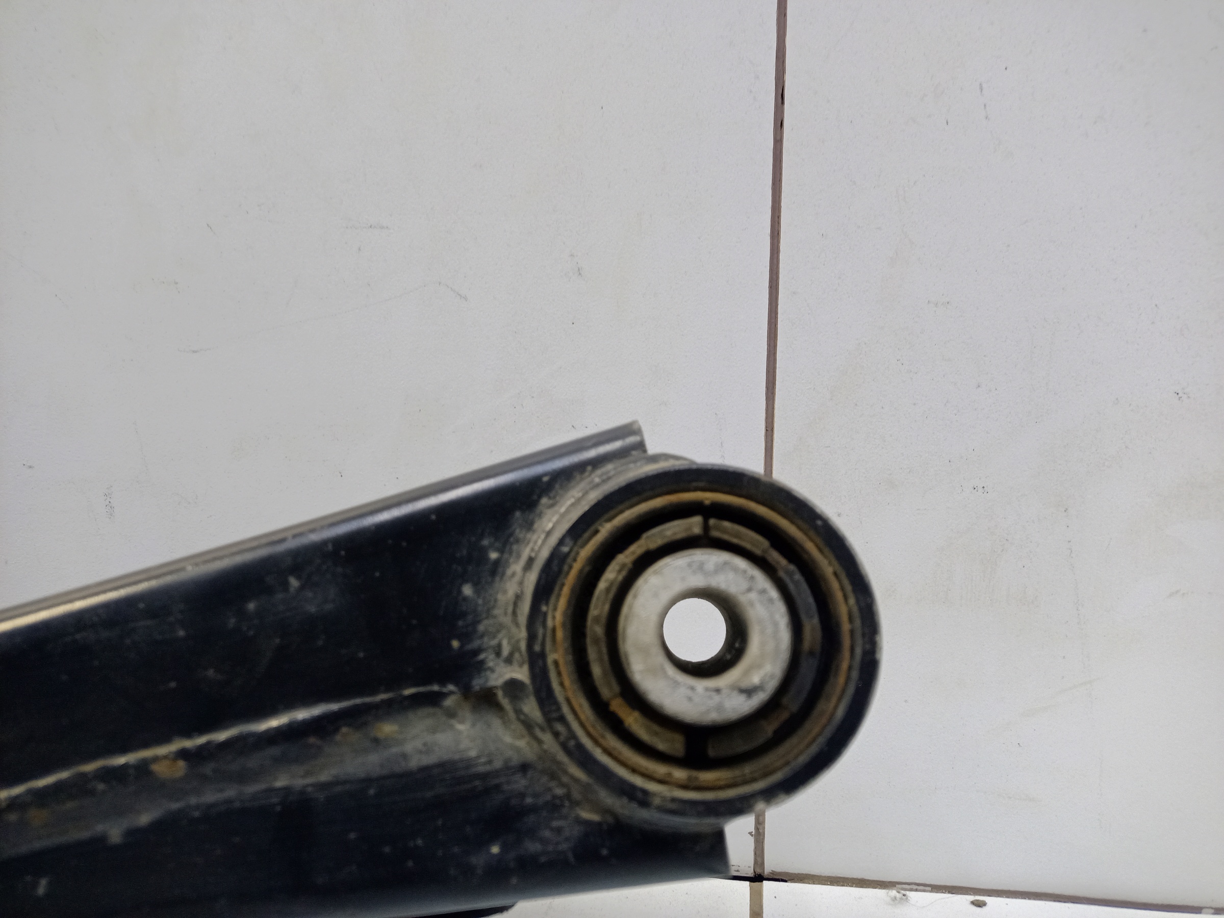 Рычаг задней подвески нижний левый Hyundai Staria