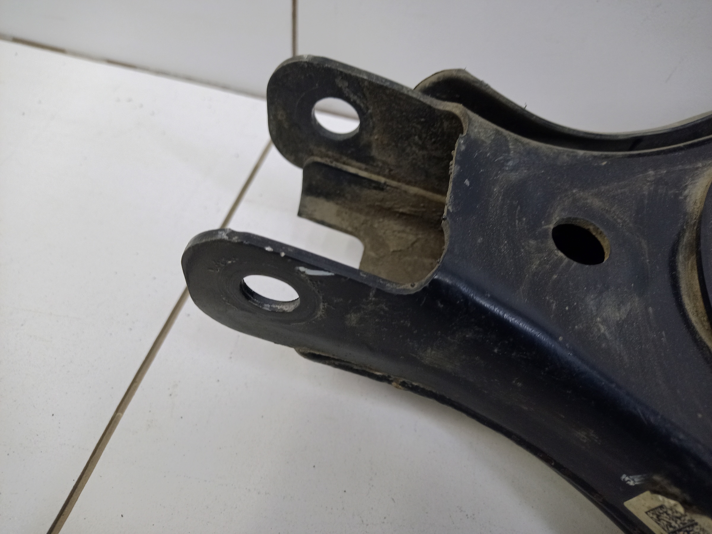 Рычаг задней подвески нижний левый Hyundai Staria