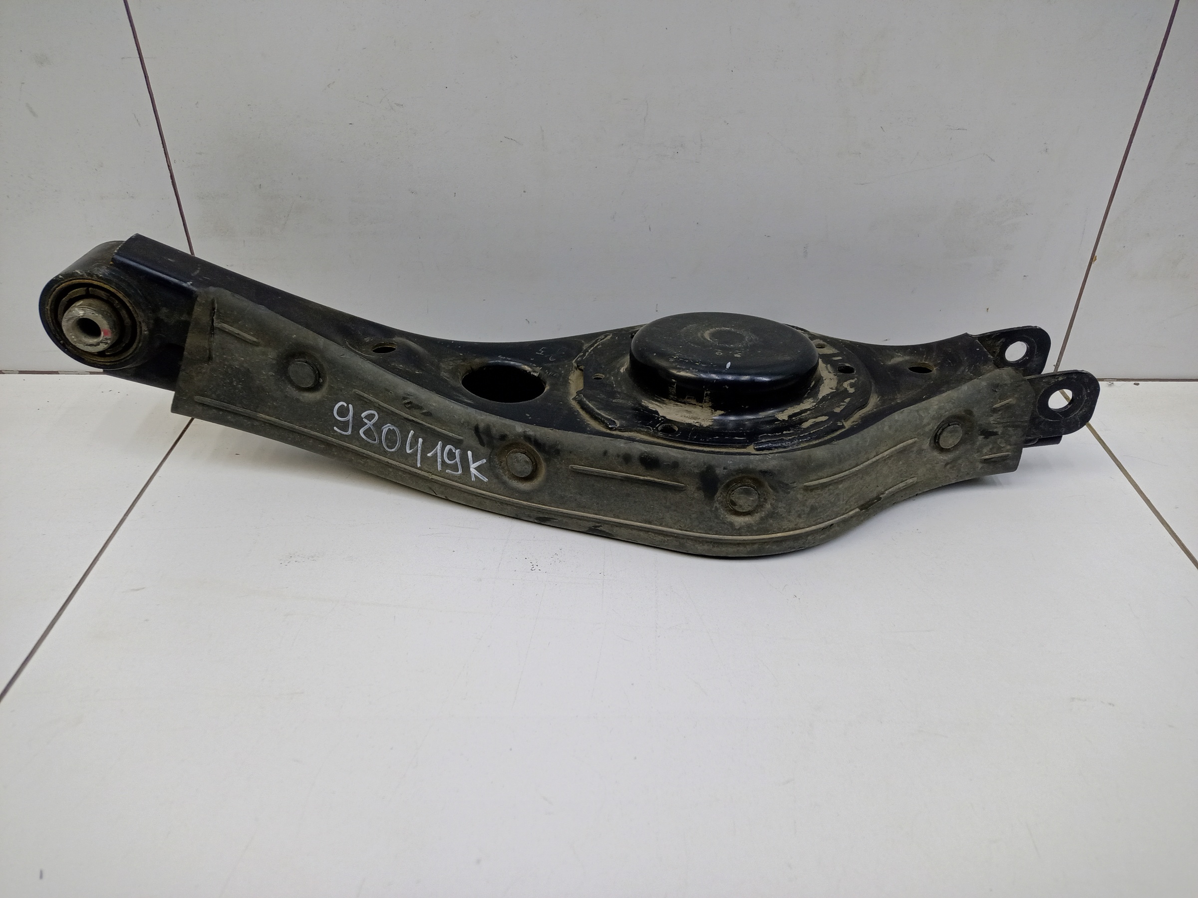 Рычаг задней подвески нижний левый Hyundai Staria