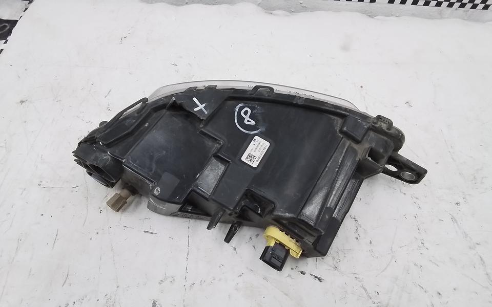 Фара ПТФ передняя правая Volvo FM 5 LED