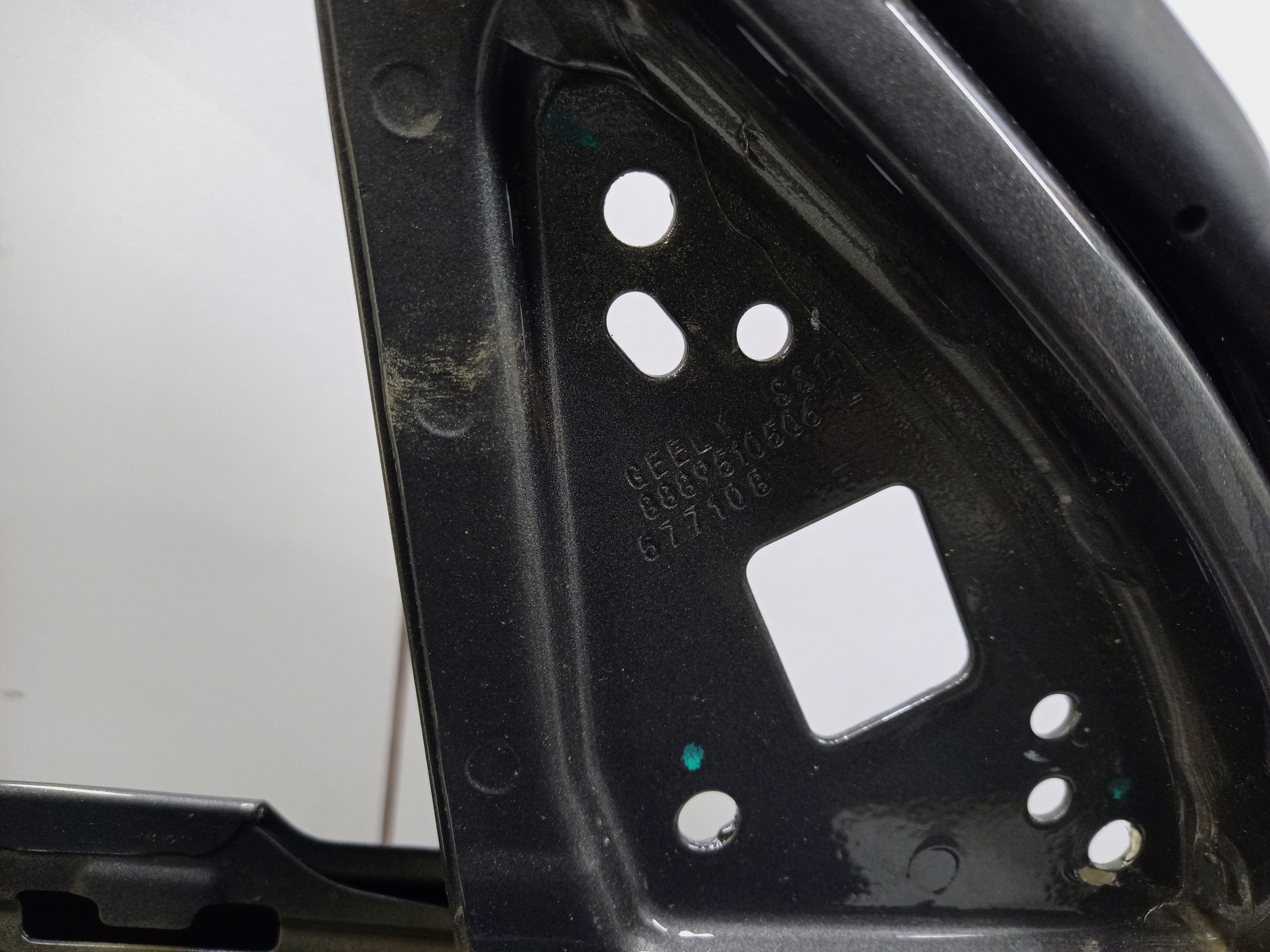 Дверь передняя левая Geely Emgrand 2