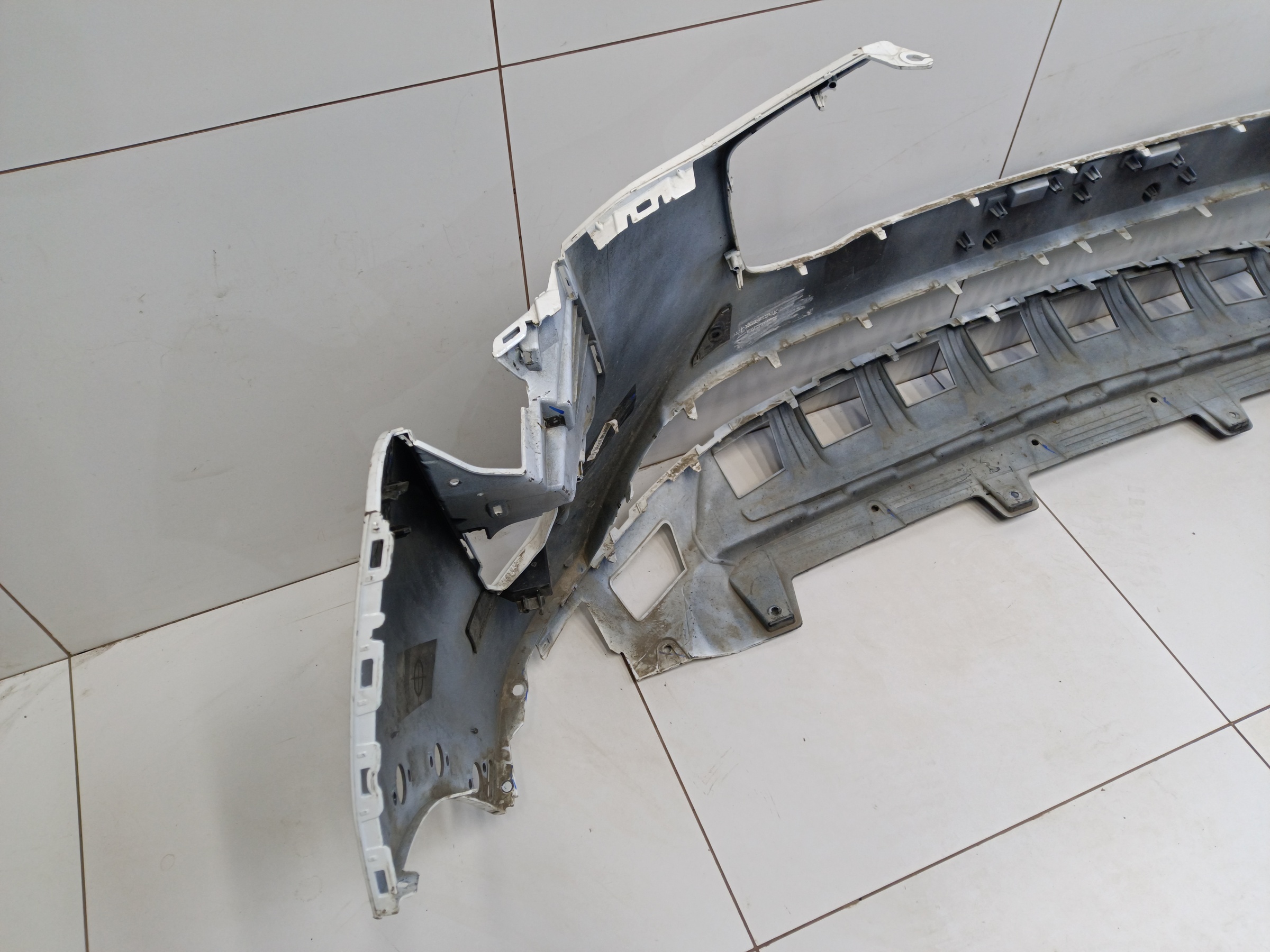 Бампер передний Haval Jolion Restail с отверстиями под накладки