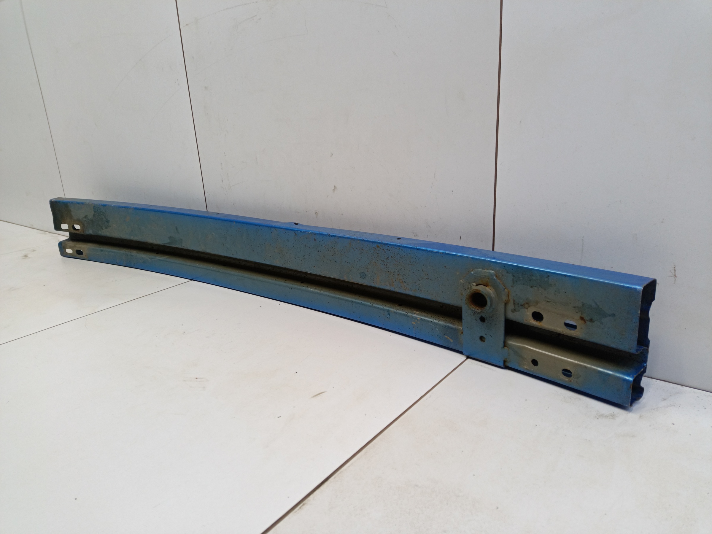 Усилитель заднего бампера Nissan Qashqai 2