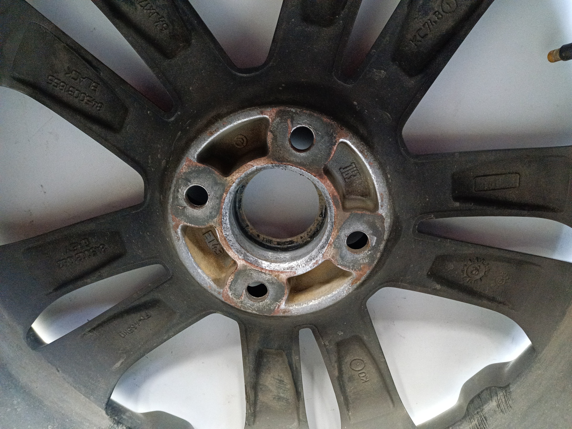 Диск колеса литой Lada Vesta Cross R17 серый