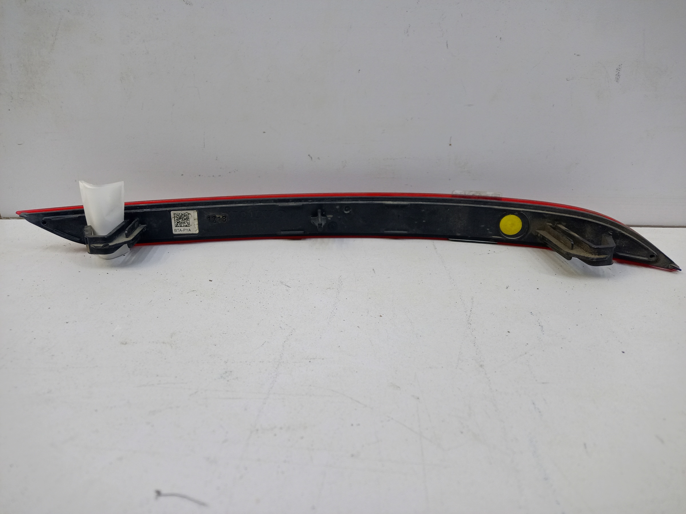 Светоотражатель заднего бампера левый Volvo XC60 2