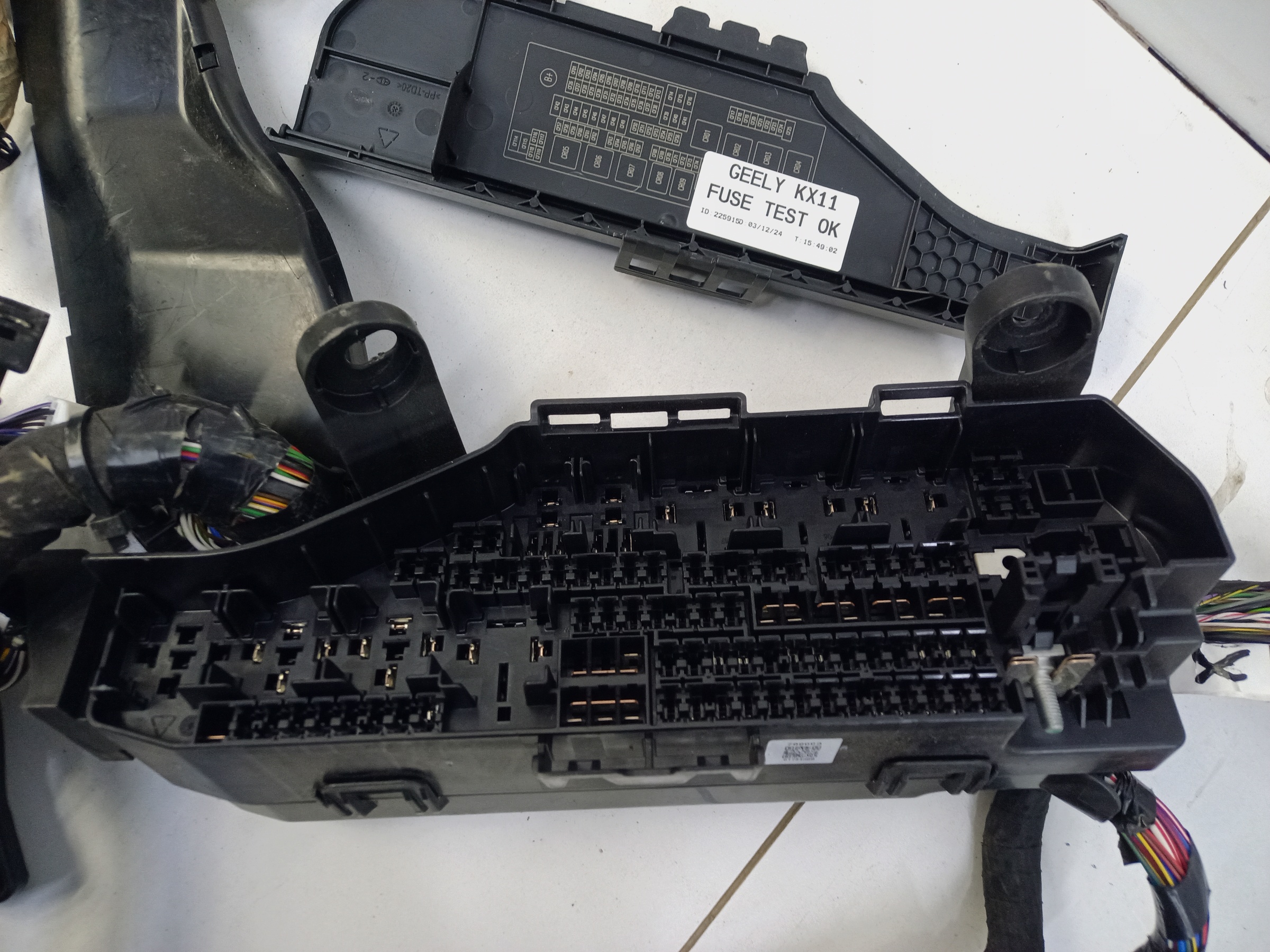 Проводка салона Geely Monjaro