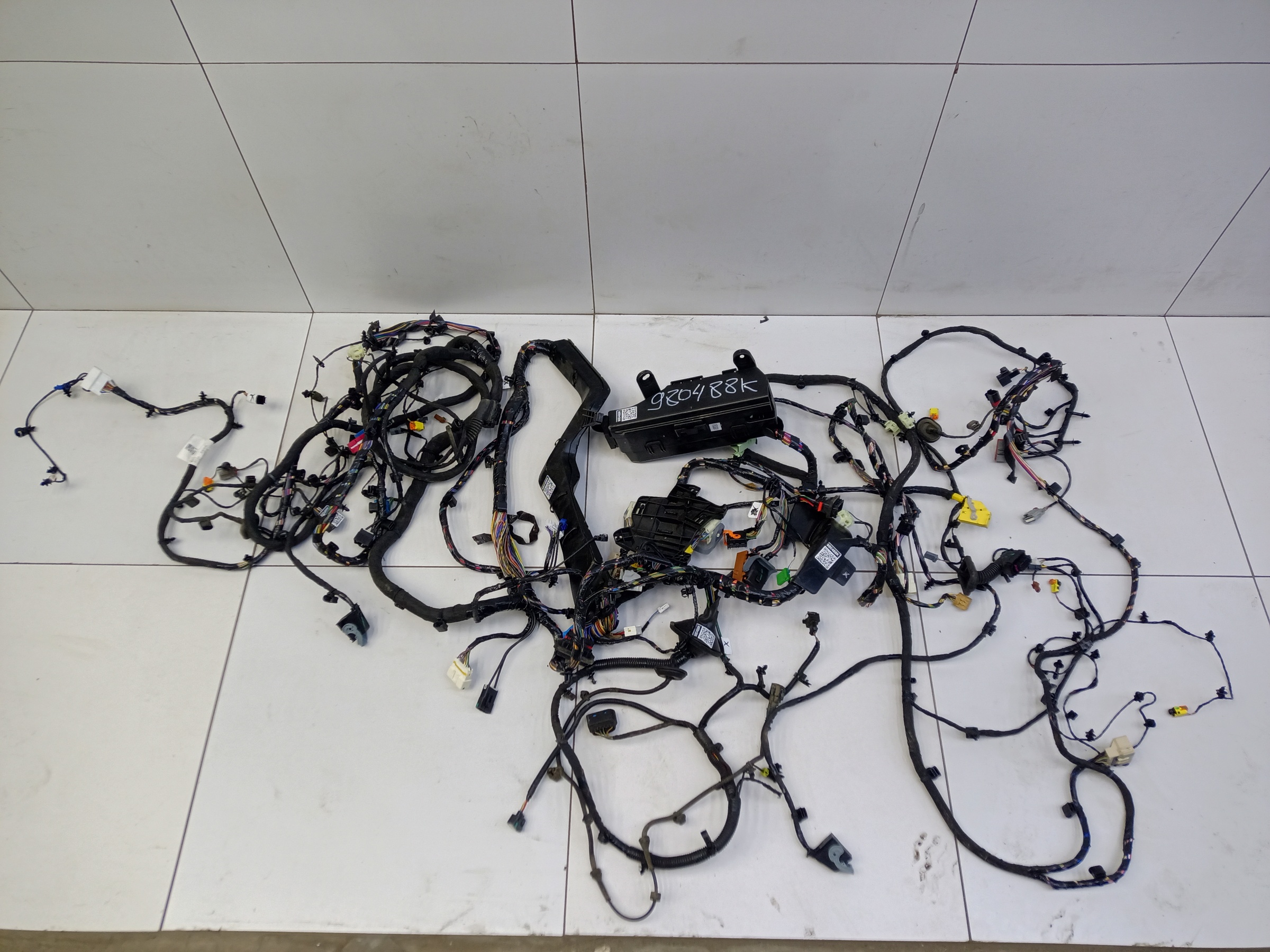 Проводка салона Geely Monjaro