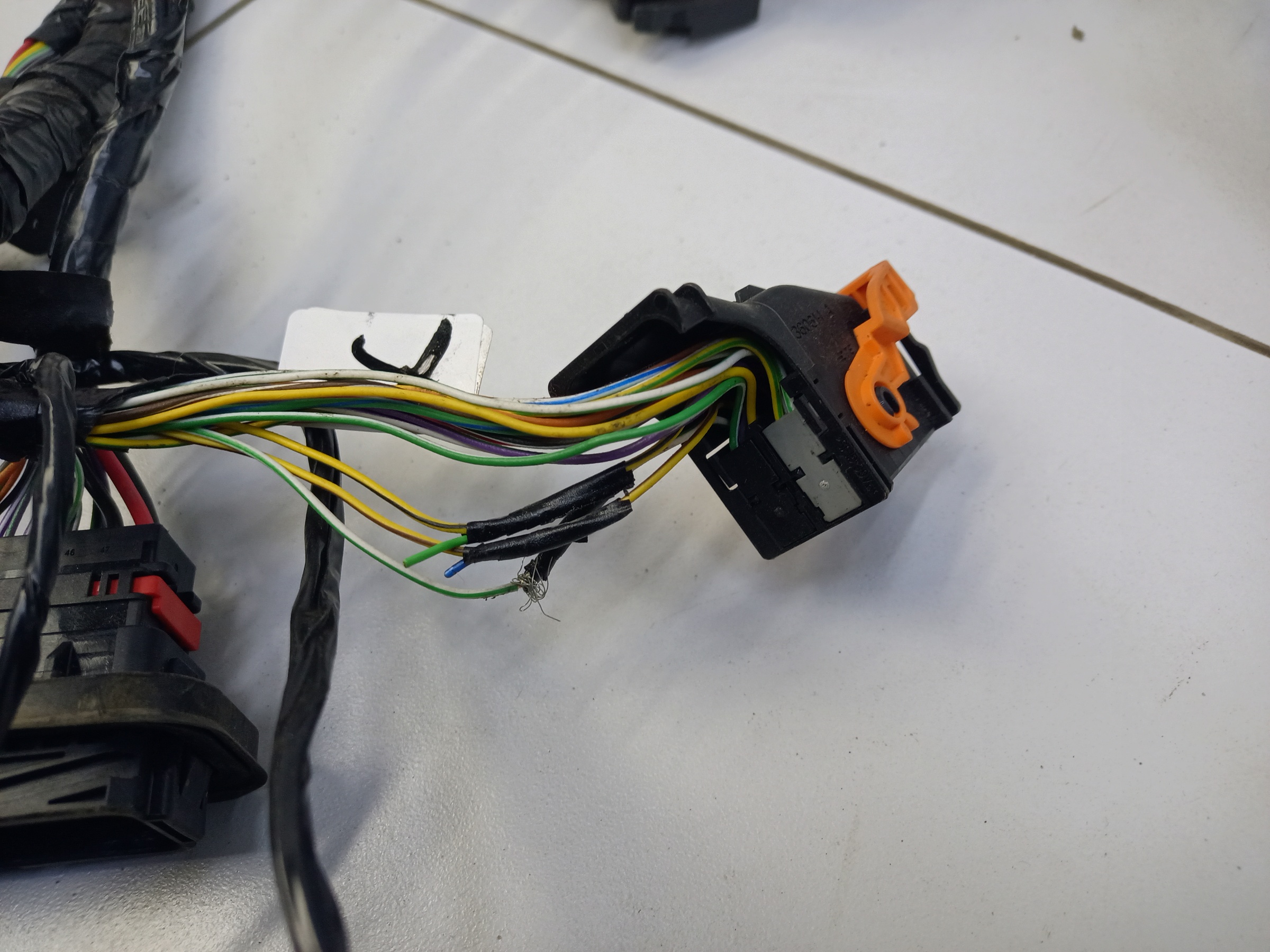 Проводка салона Geely Monjaro