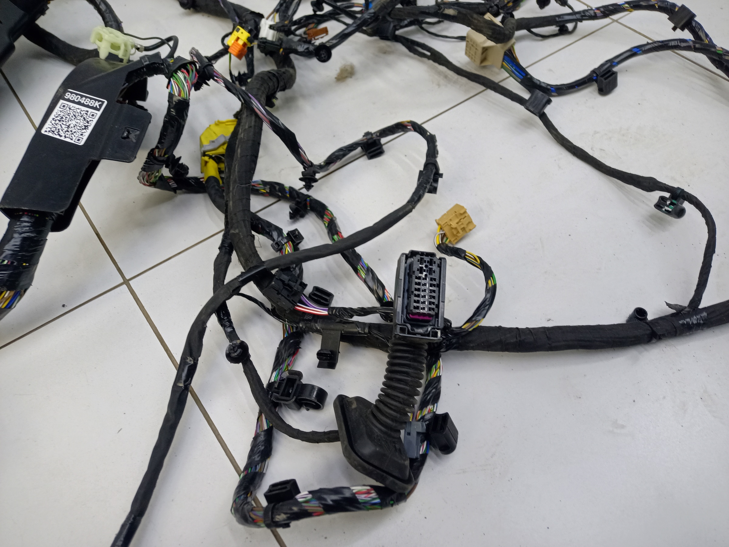 Проводка салона Geely Monjaro