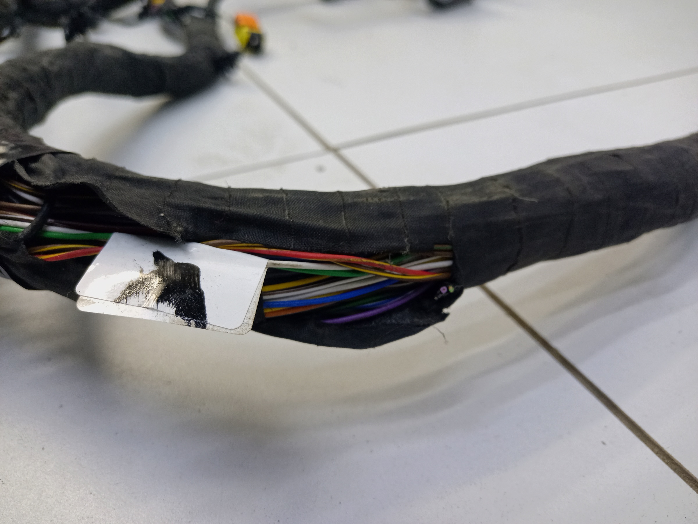 Проводка салона Geely Monjaro