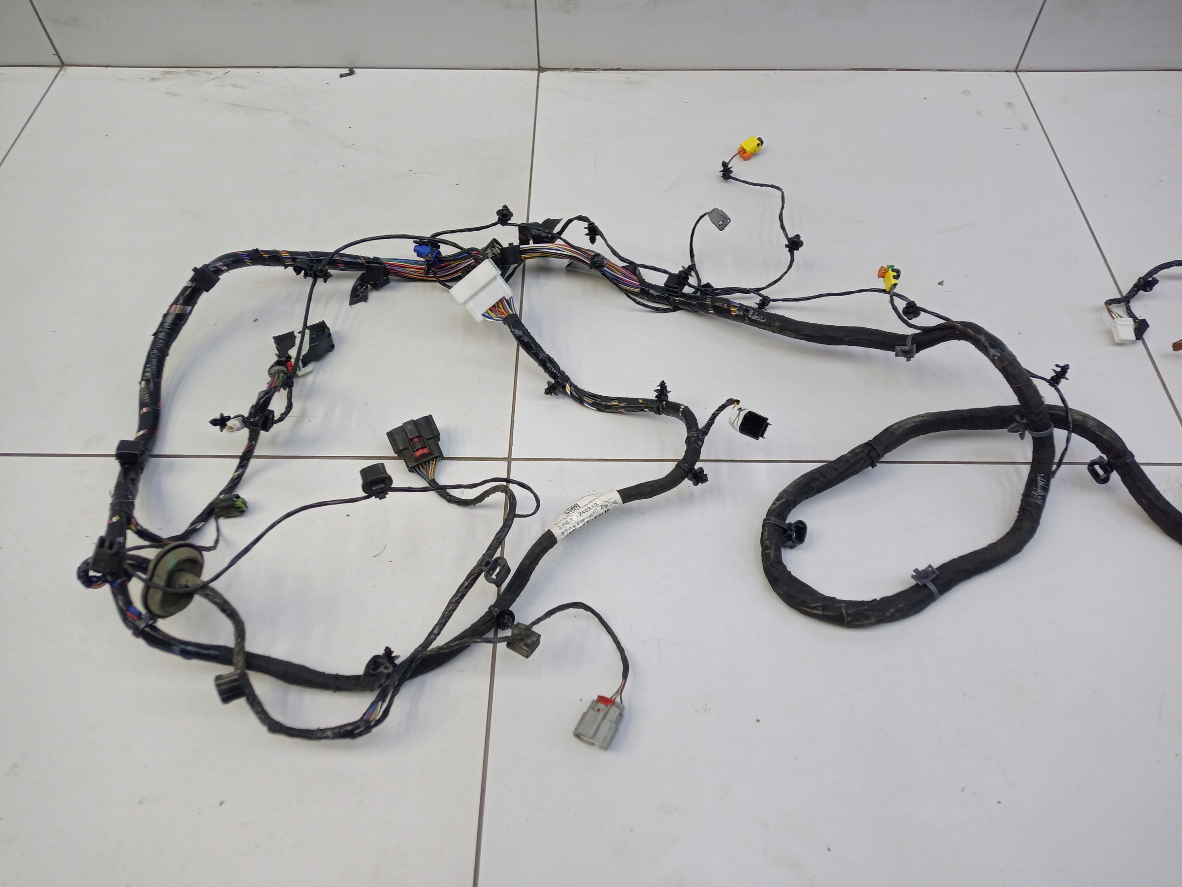 Проводка салона Geely Monjaro