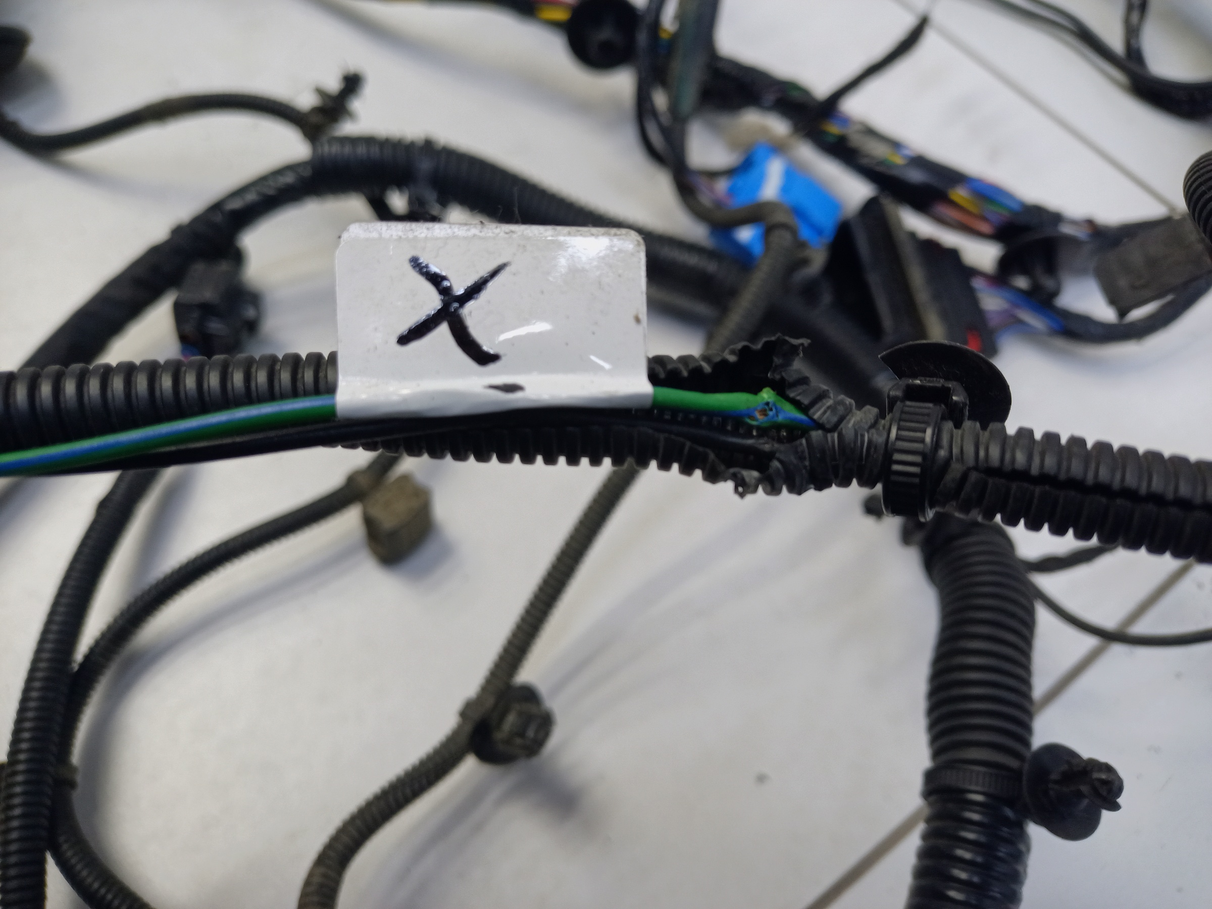 Проводка салона Geely Monjaro