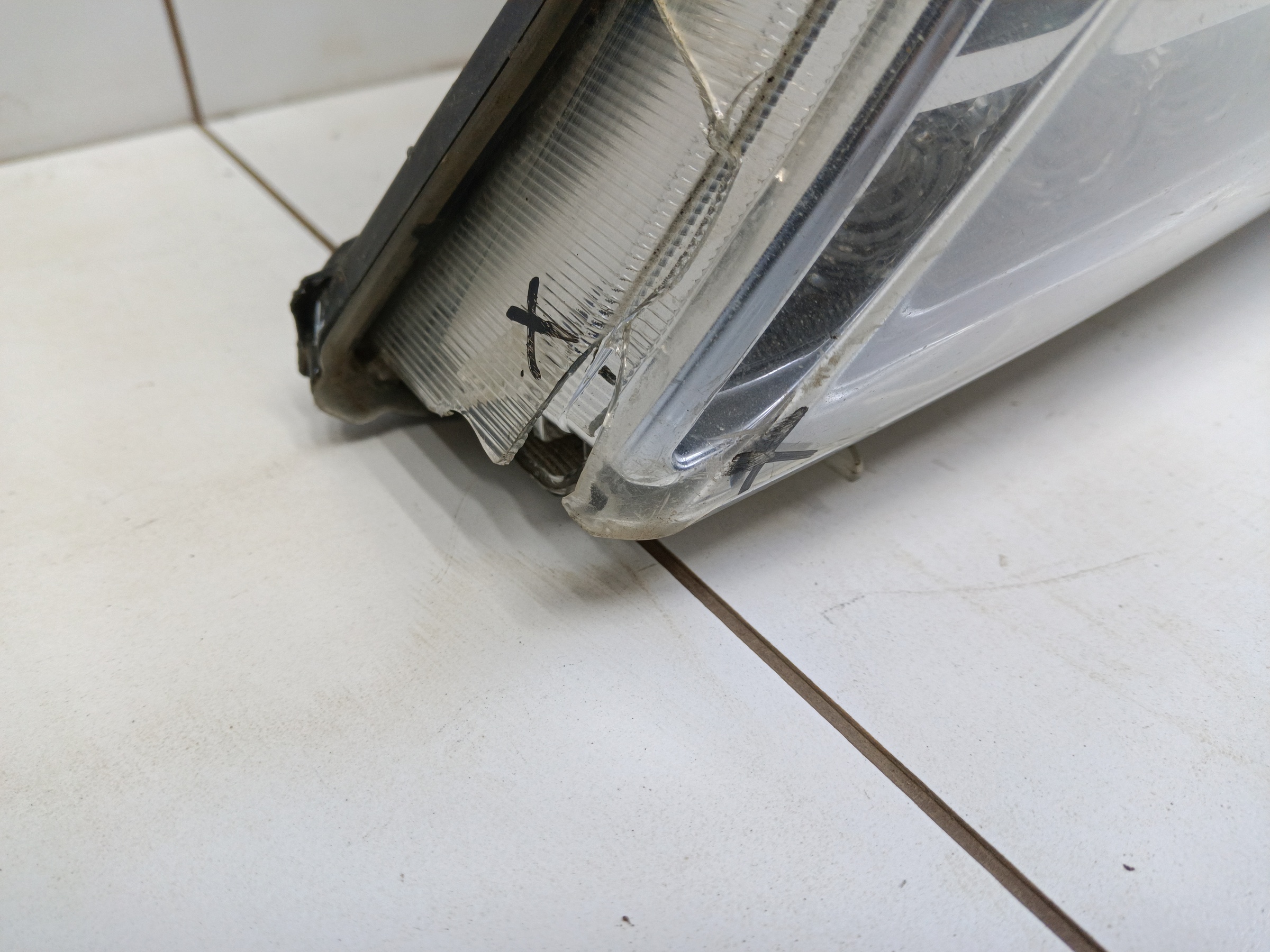 Фара передняя левая Toyota Land Cruiser 200 Restail 1 ксенон с ДХО